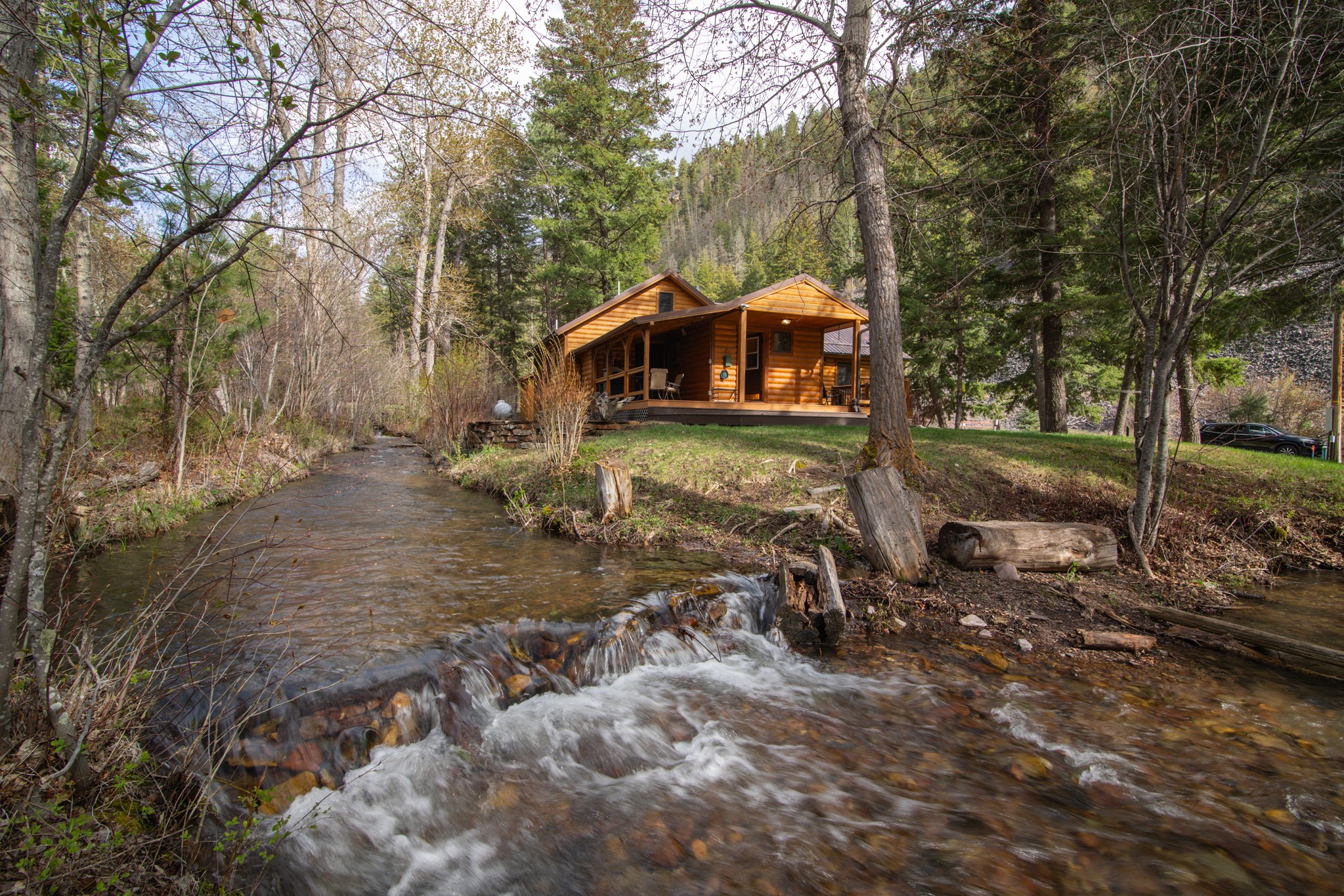 Blue Ribbon Creekside Retreat