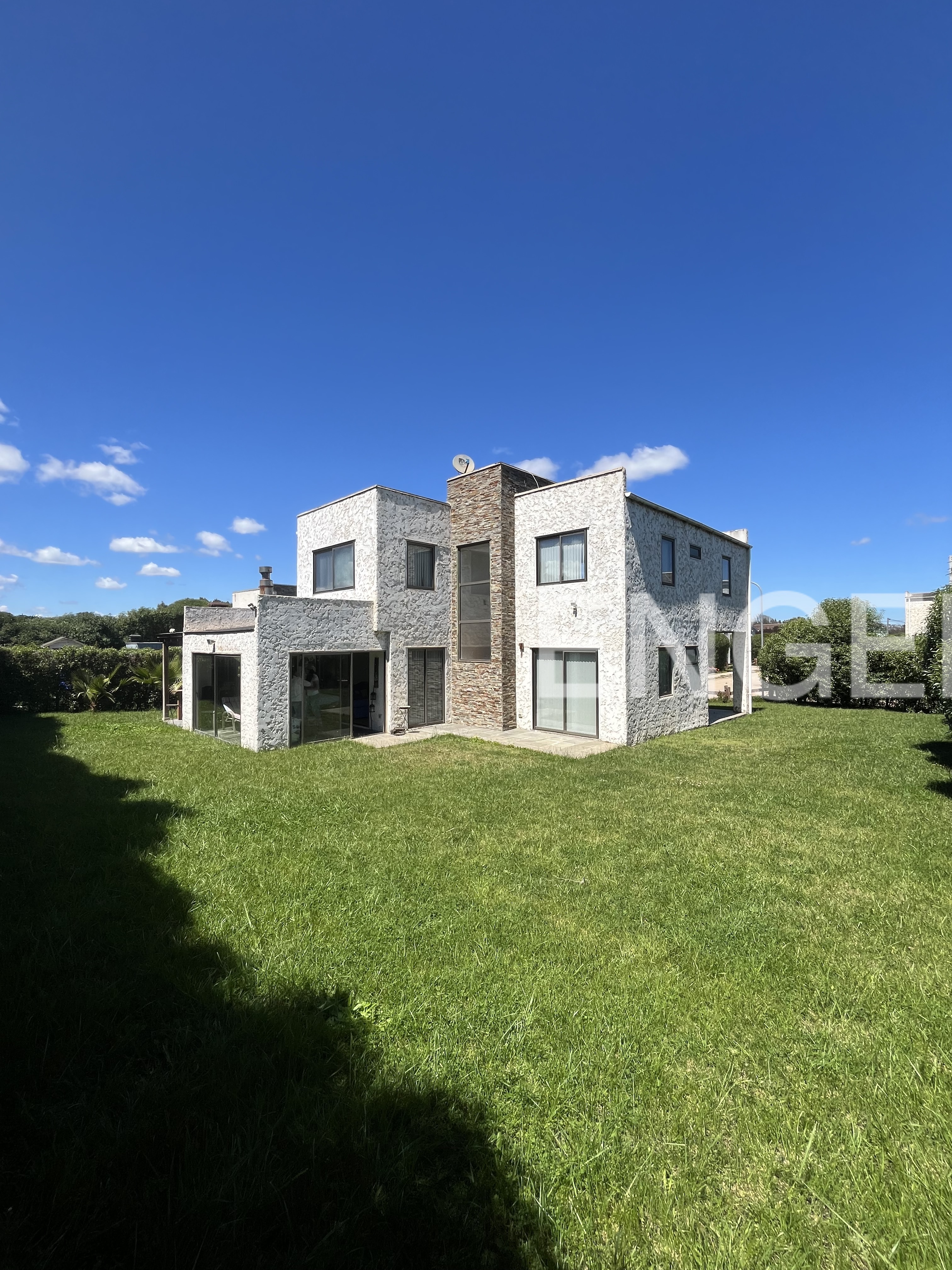 Casa Mediterránea en condominio, 4 dormitorios