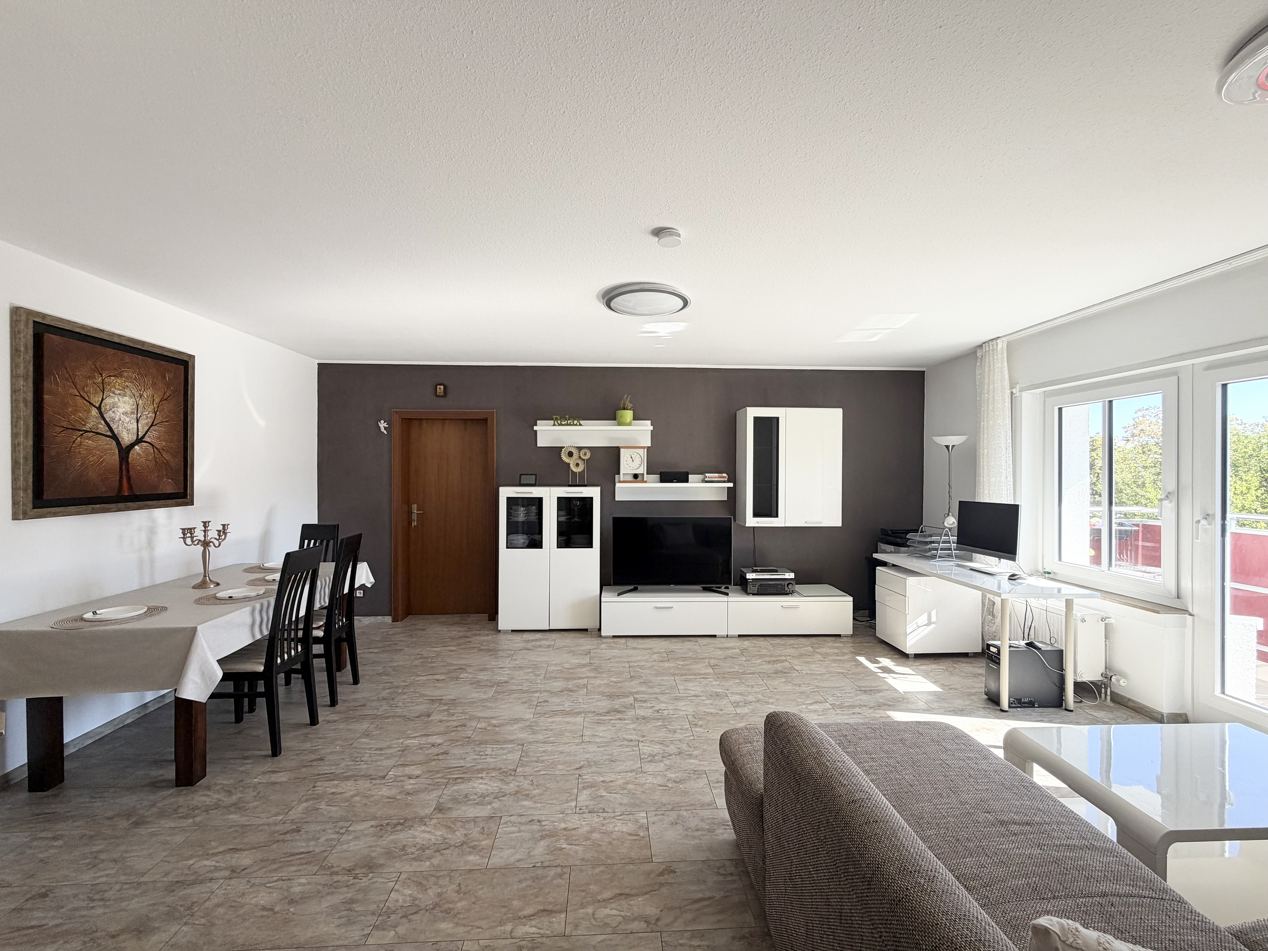 Mit dem Aufzug ins Wohnglück: Modernisierte 3-Zimmer-Wohnung mit Balkon