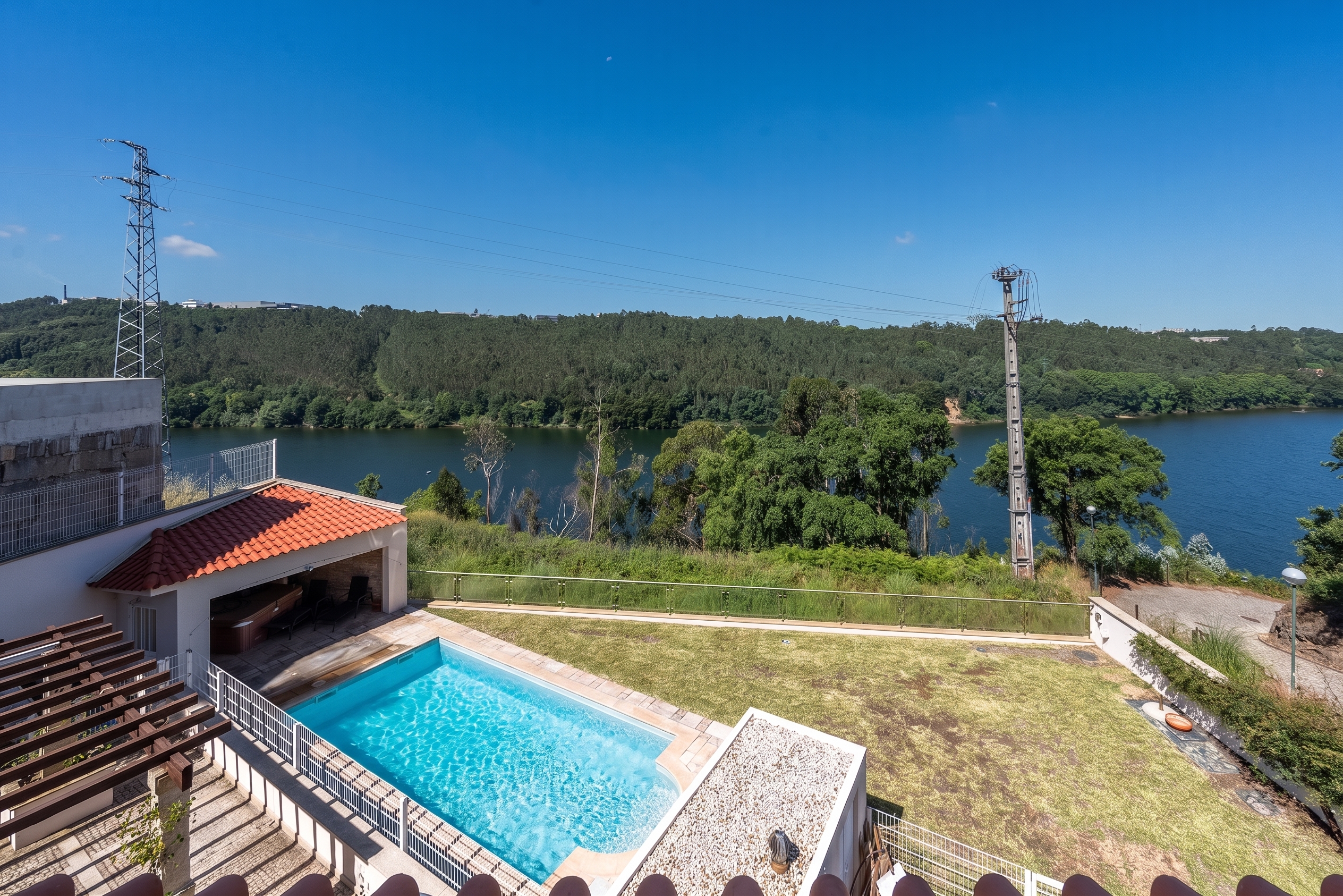 Moradia T3+1 com Piscina e Vista Rio Douro em Gondomar