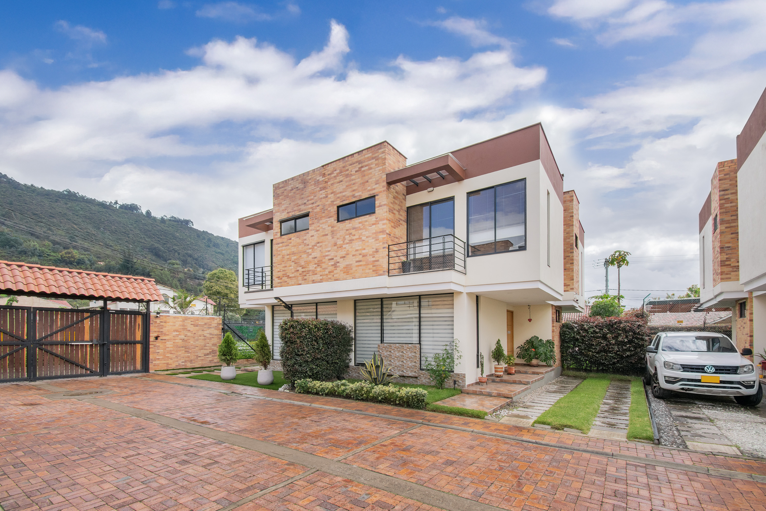 Moderna casa para venta en Cota