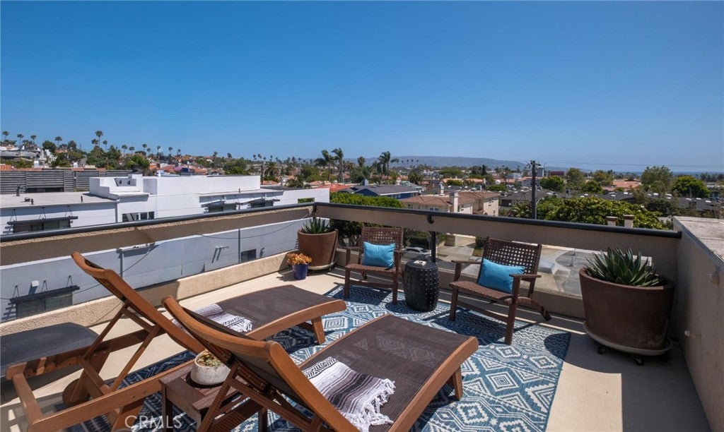 Spacious Townhome in Redondo Beach, CA