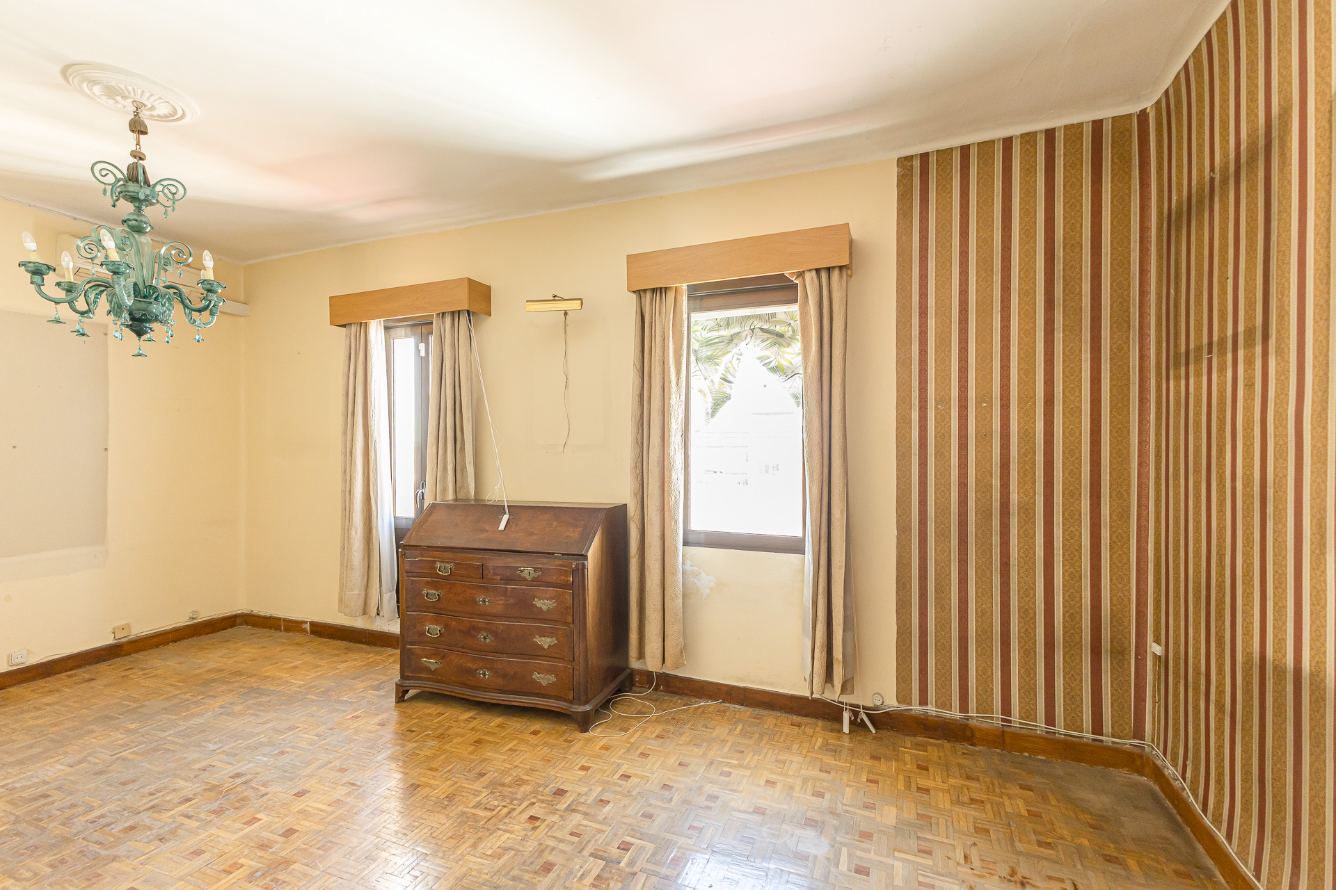 Property to renovate on the upper floor next to Retiro