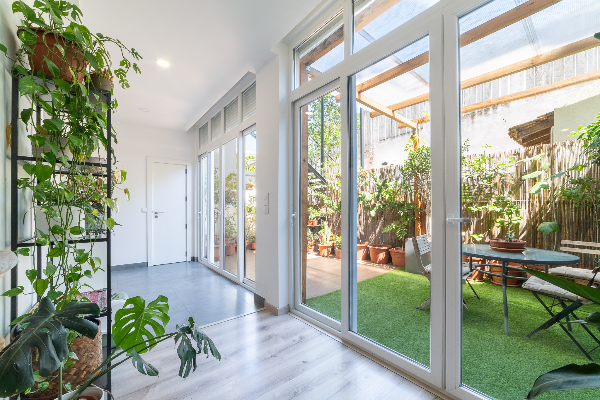 2-Bedroom Apartment with Stunning 25 m² Terrace in Sete Rios