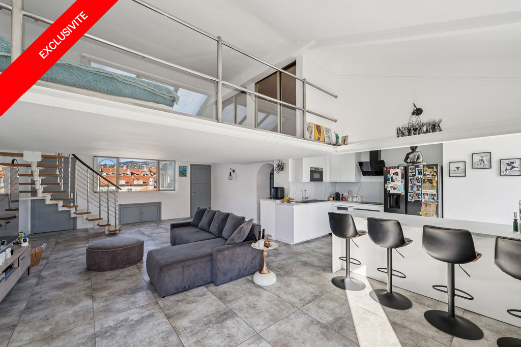 Artist's apartment on the top floor, Avenue Notre-Dame