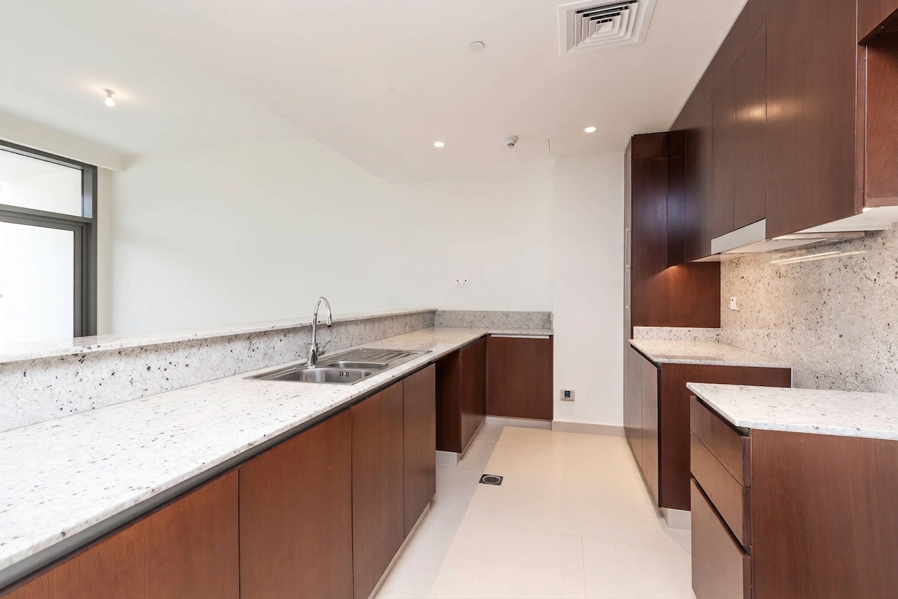 Mid Floor | Vacant | Large Private Terrace