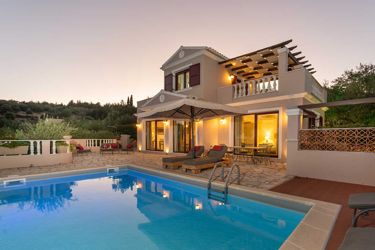 Möblierte Villa mit Pool und Meerblick auf Paxos