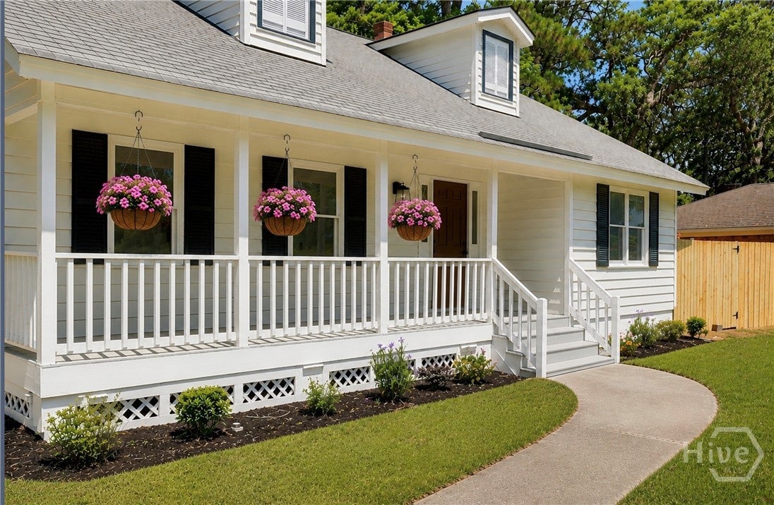 Renovated Cape Cod Charm Minutes from Downtown