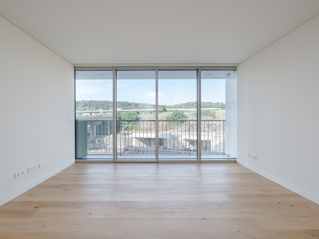 Bright one bedroom apartment in Prestigious Condominium