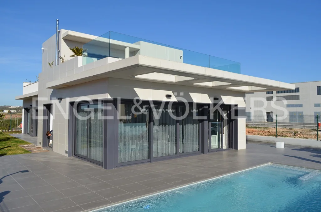 New built villa with sea views in Campoamor