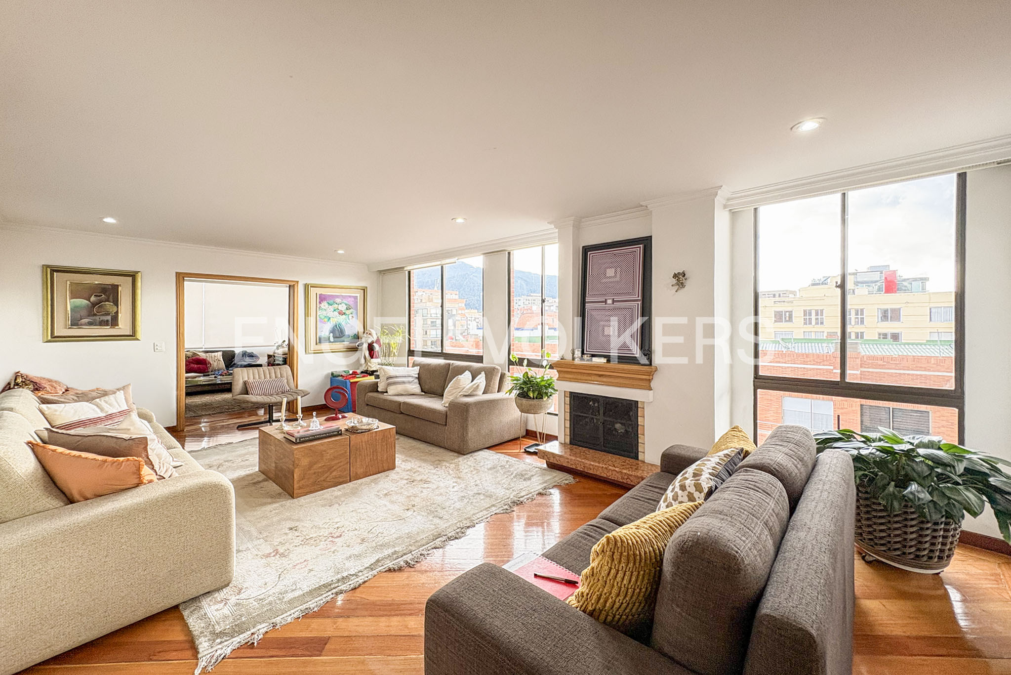 Penthouse amplio e iluminado para venta en Santa Bárbara