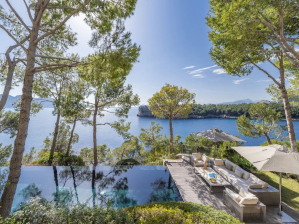 Exclusive Luxury Villa with Direct Sea Access