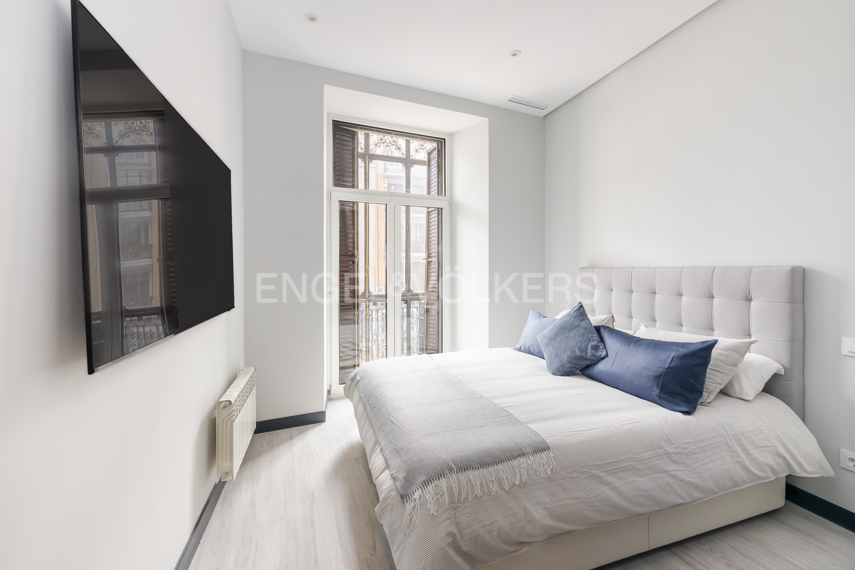 Two-bedroom, two-bathroom apartment on Gran Via, Sol