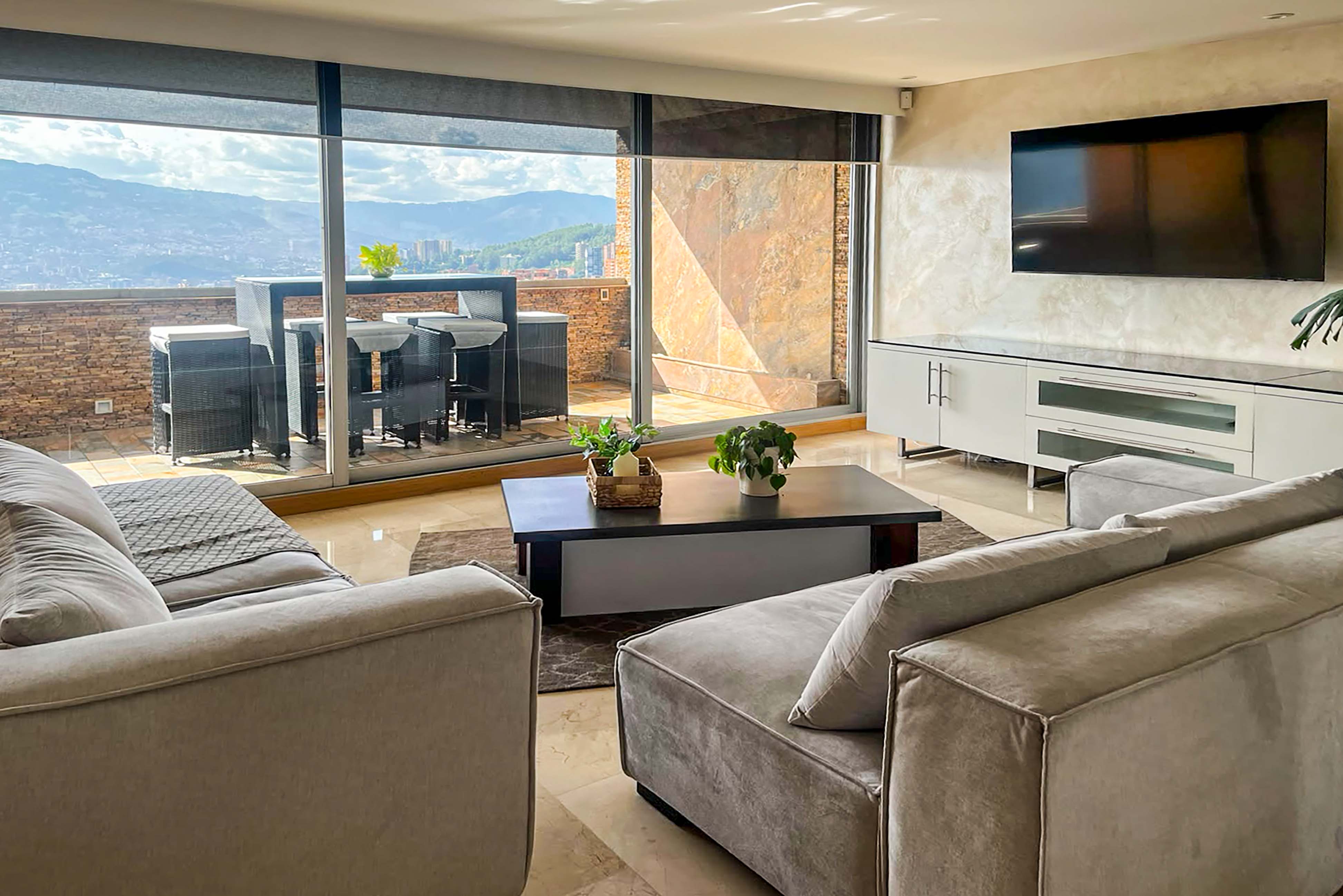 Apartamento amoblado con vista y clubhouse para arriendo en El Tesoro, Poblado
