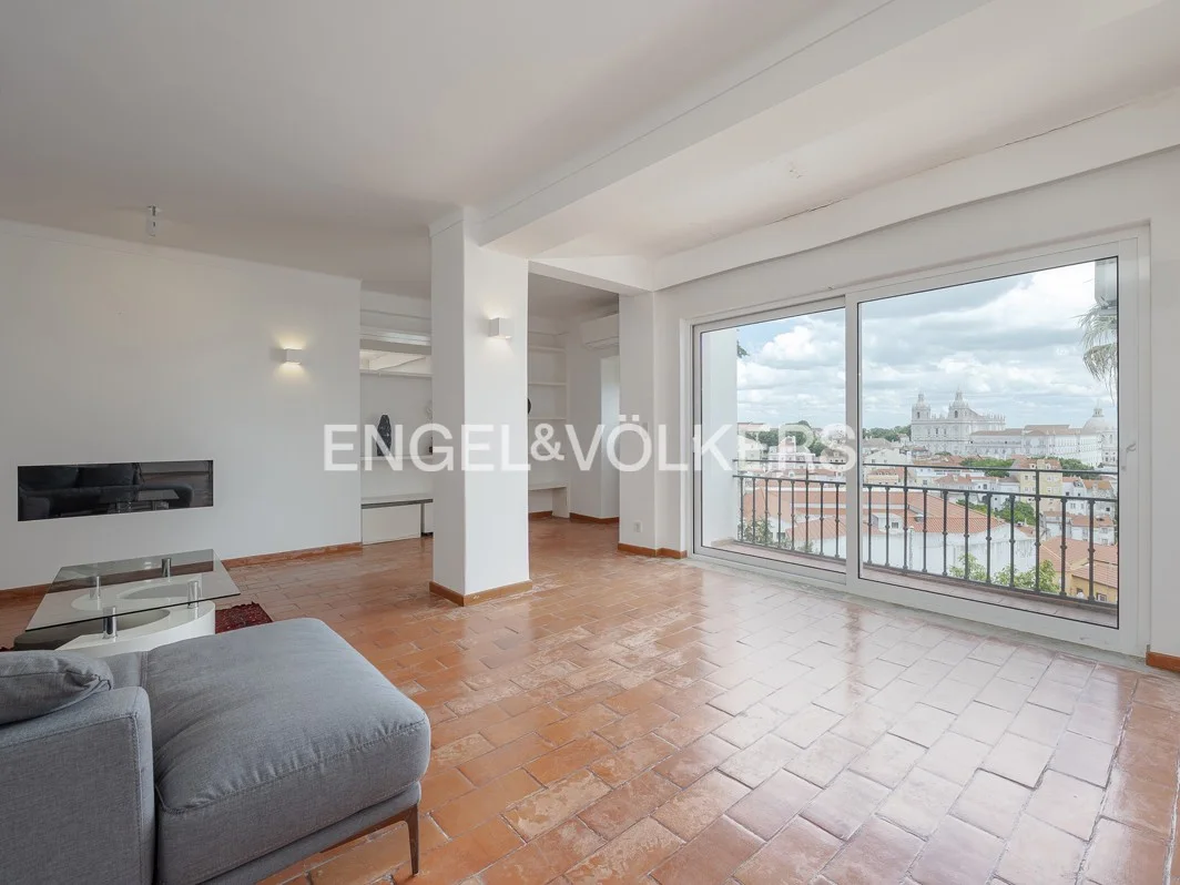 3-Bedroom Apartment in Alfama with River View