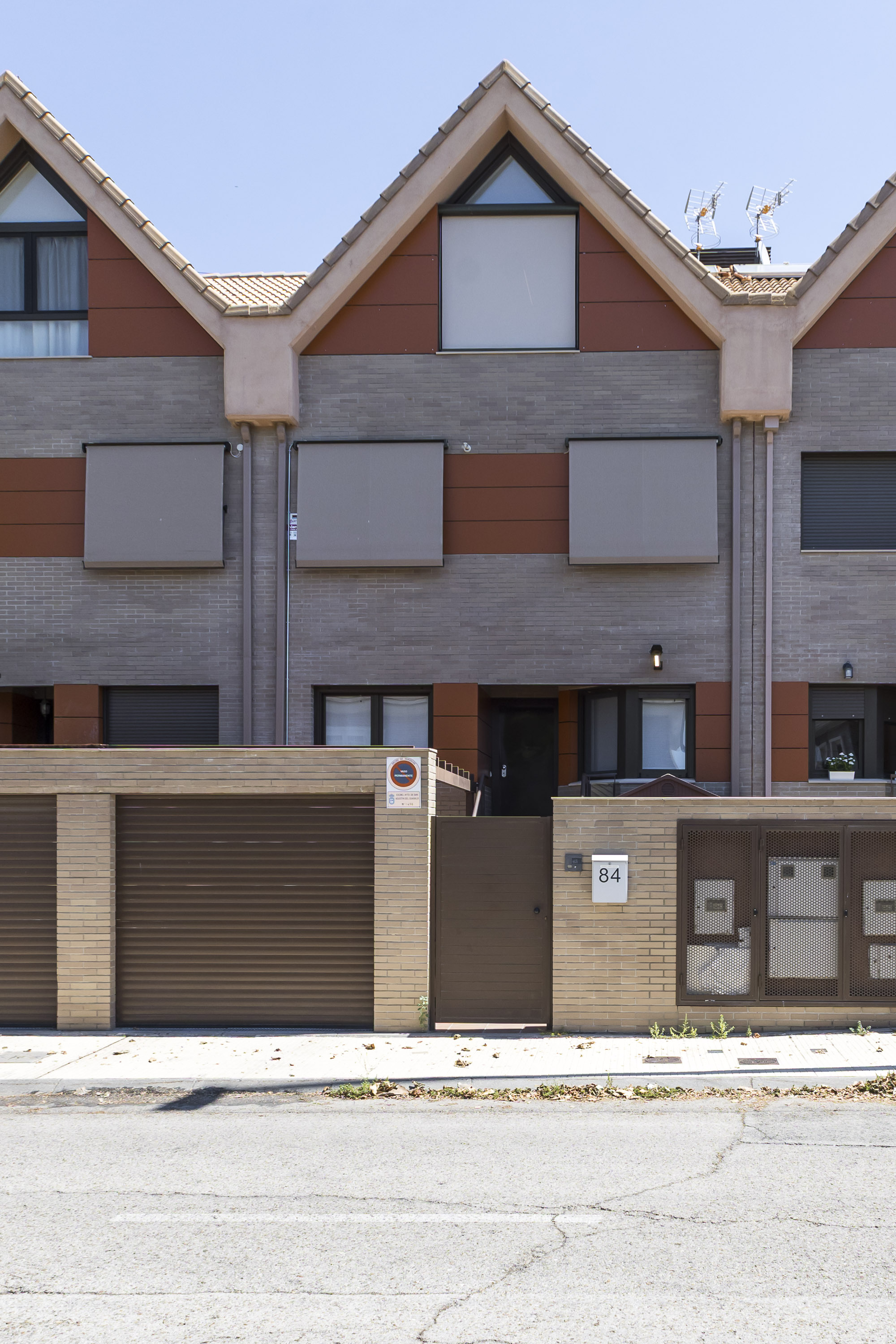 LUXURY TOWNHOUSE: ELEGANCE, COMFORT AND TECHNOLOGY