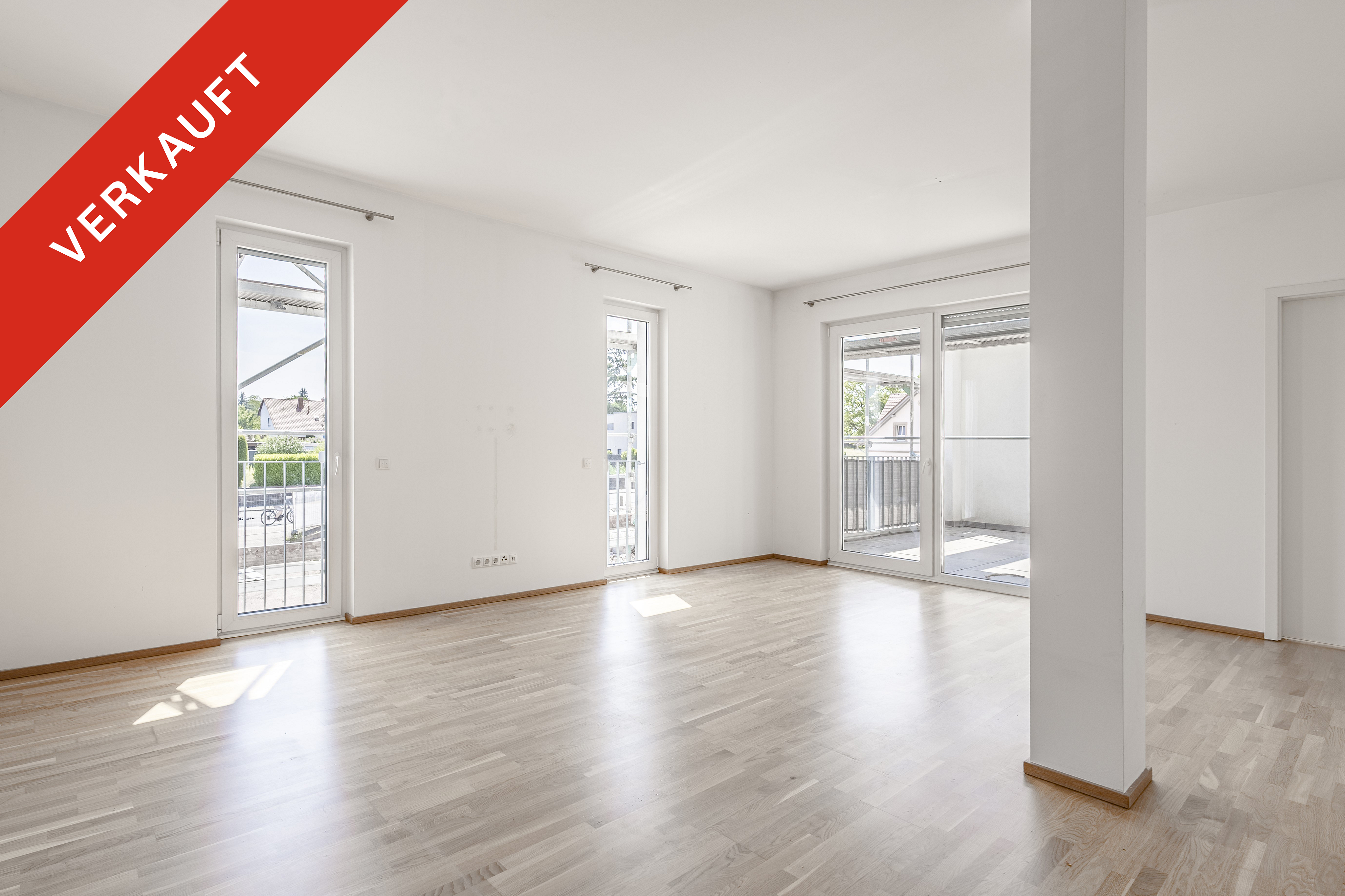 **VERKAUFT**Citynahe Neubau-ETW (BJ:2017): 3-ZKB mit Küche, Süd-Terrasse & 2 Außen-Stellplätzen!
