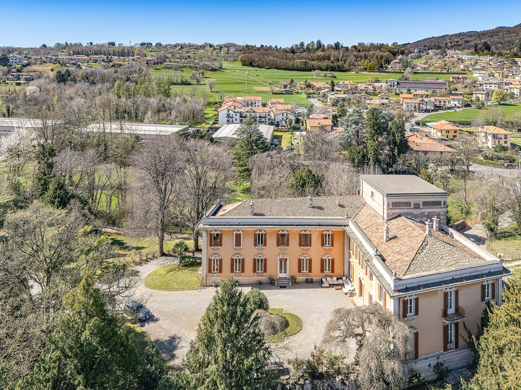 Historic villa with centuries-old grounds and outbuildings