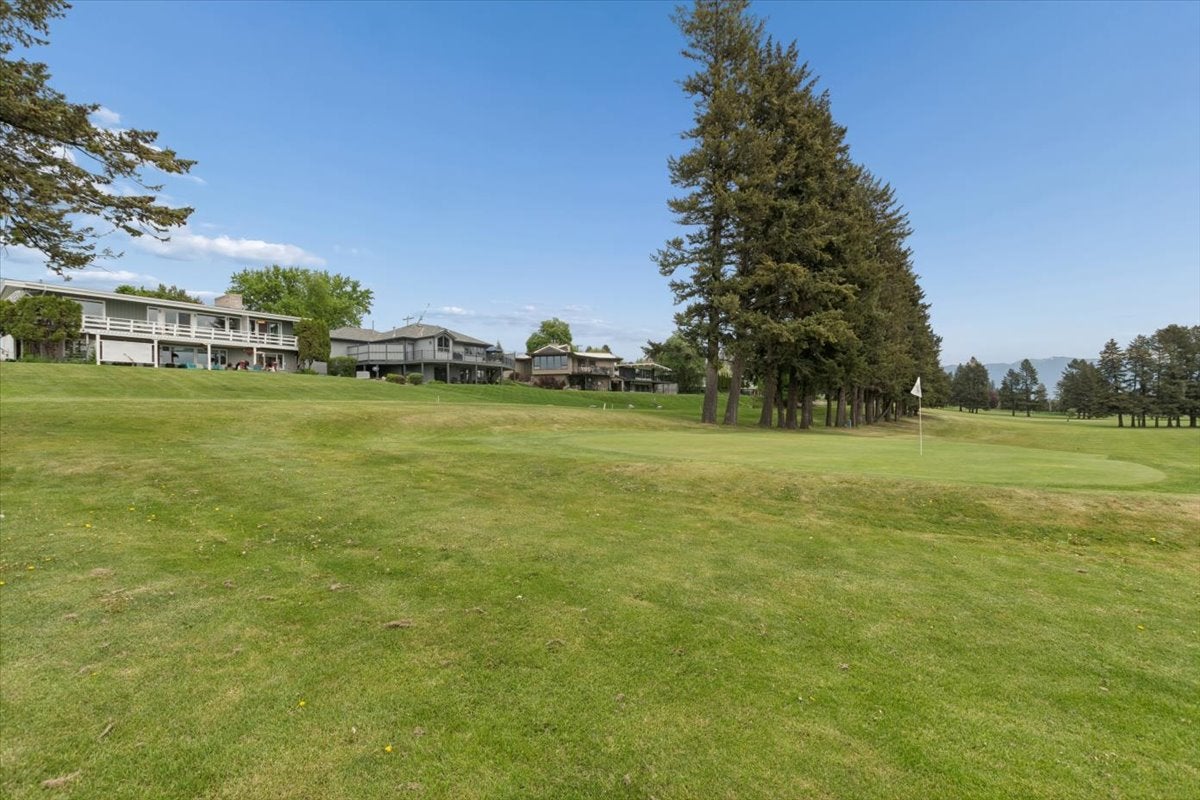 No Covenants, No HOA, And On A Golf Course!