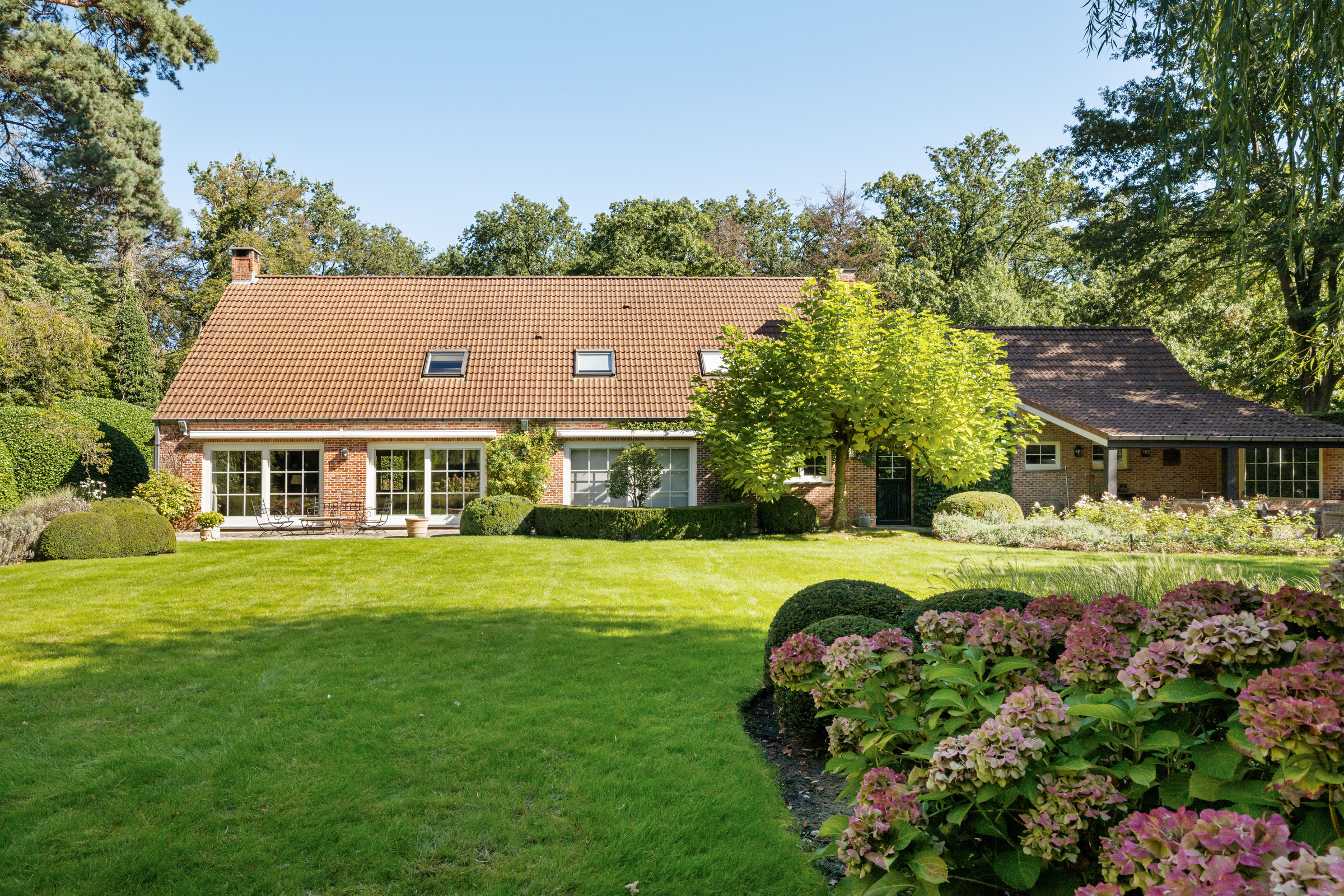 Ruime villa met lift, 4 slaapkamers en prachtige tuin!