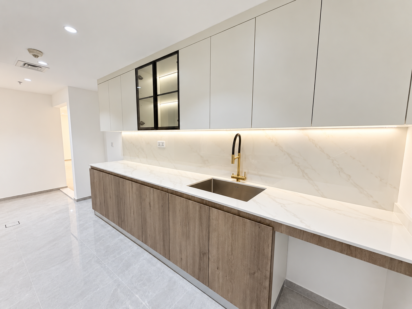 Beautifully Upgraded | Vacant Now | Closed Kitchen