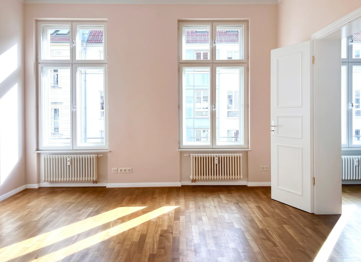 Befristet und möbliert - Erstklassiges Wohnerlebnis in zentraler Lage - Photo 2