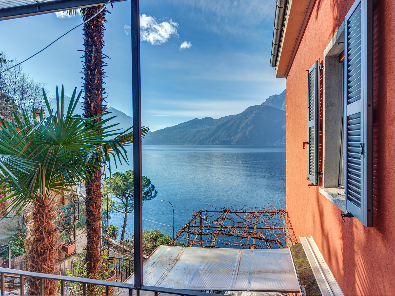 Doppelhaushälfte mit Seeblick und Garten in Bellano