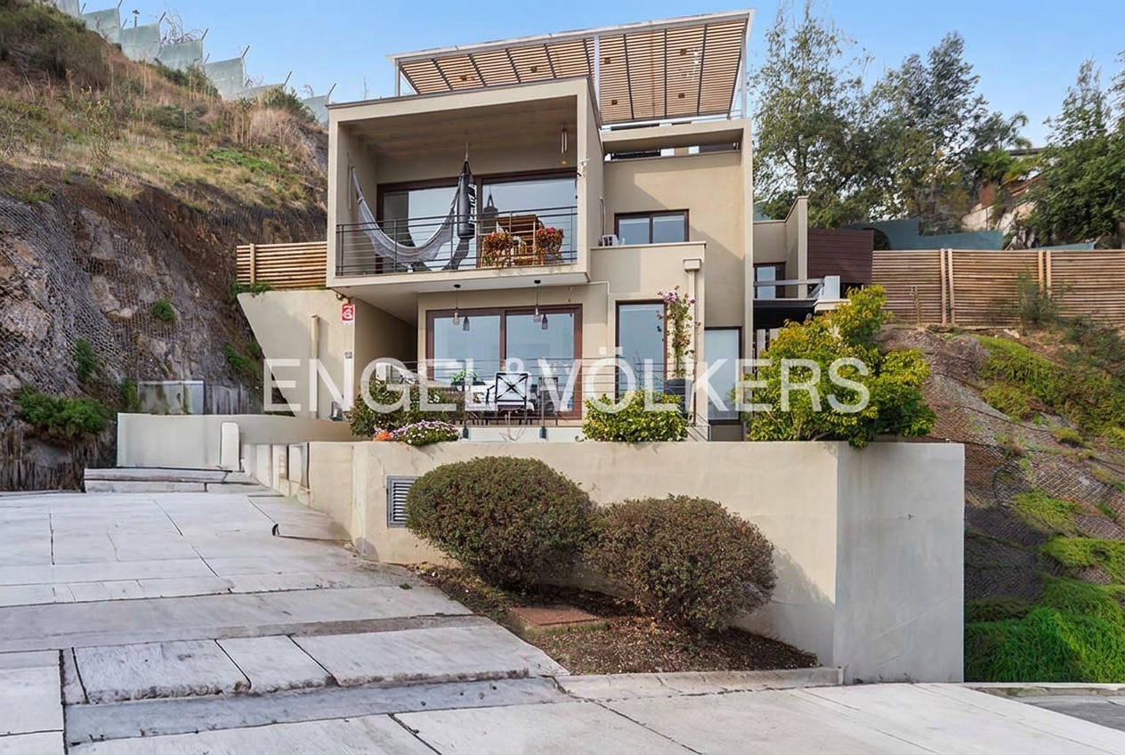 Town House con vista espectacular en el Huinganal Alto