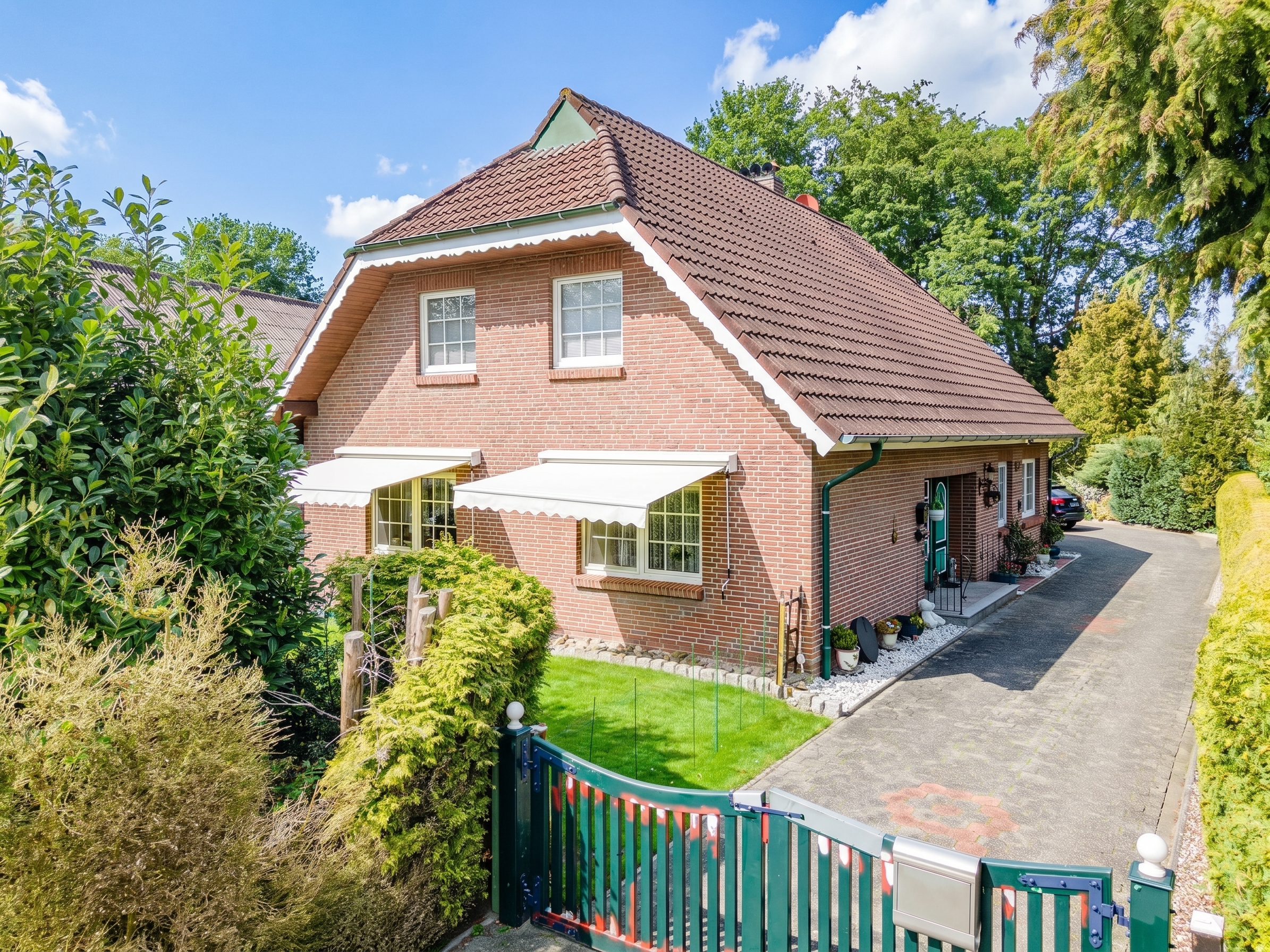 Großzügiges Wohnen mit parkähnlichem Garten nahe dem Timmeler Meer