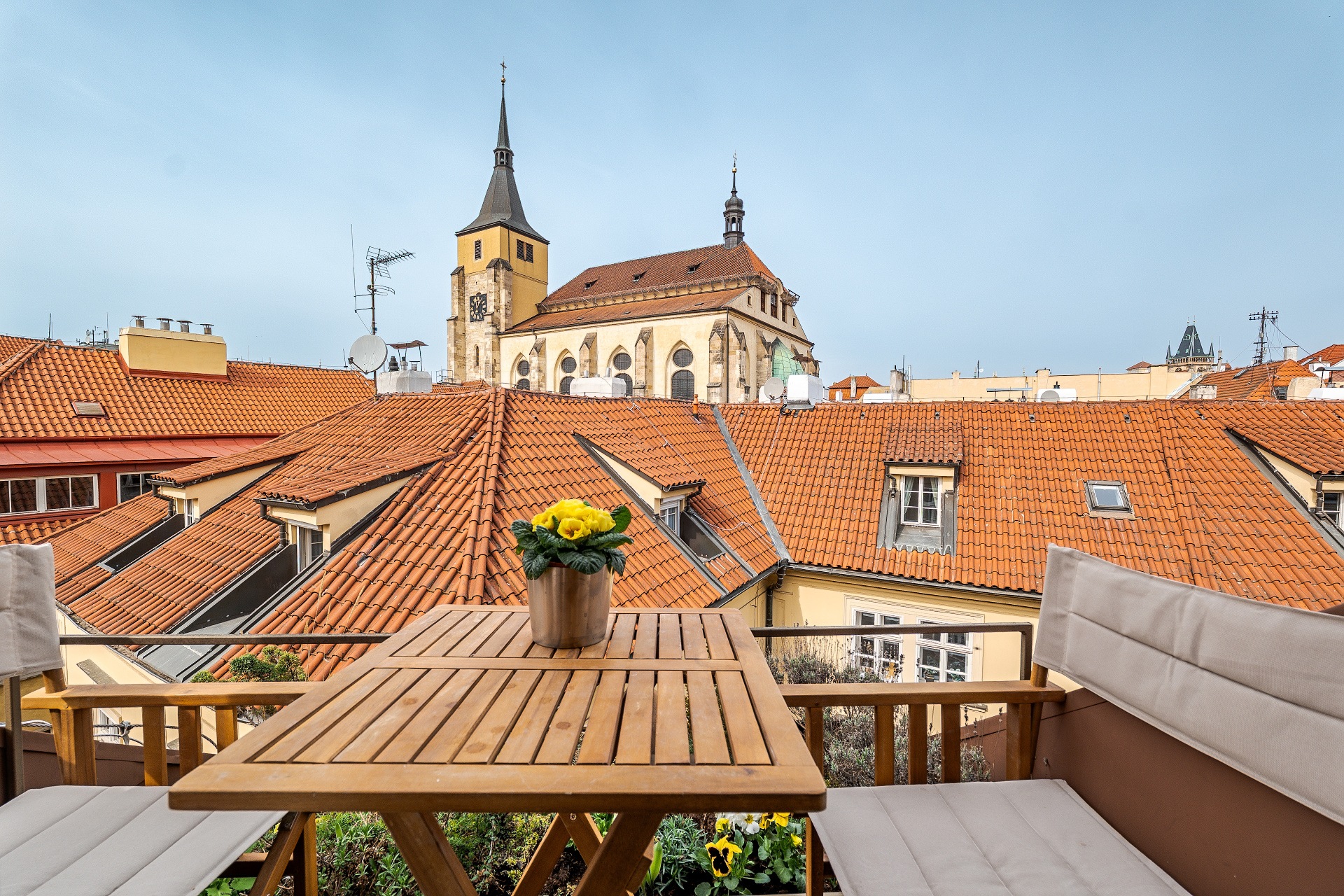 Sale of a 5+kt duplex with rooftop terraces in the heart of the Old Town
