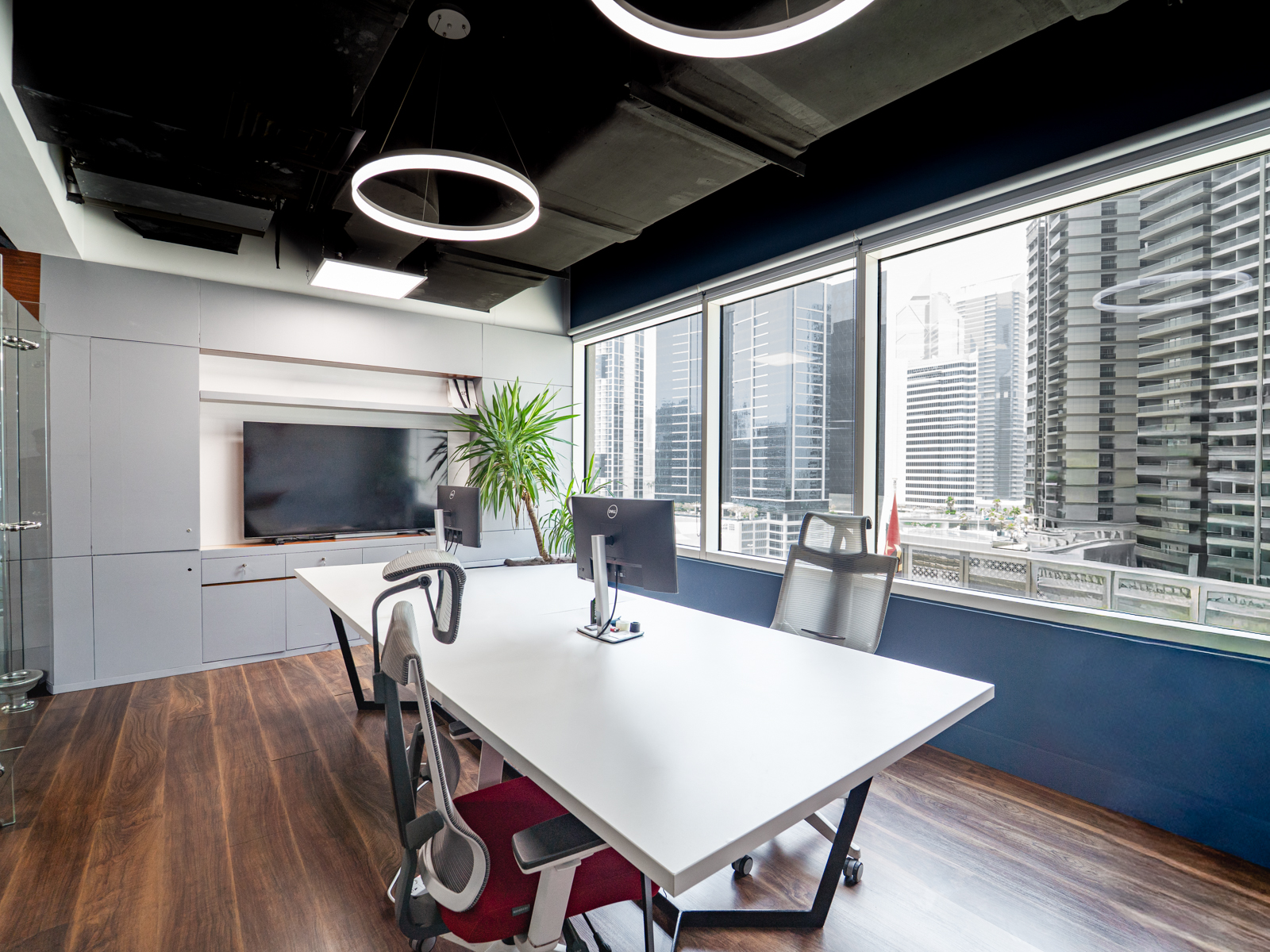 Fitted | Prime Location| 8 parkings
