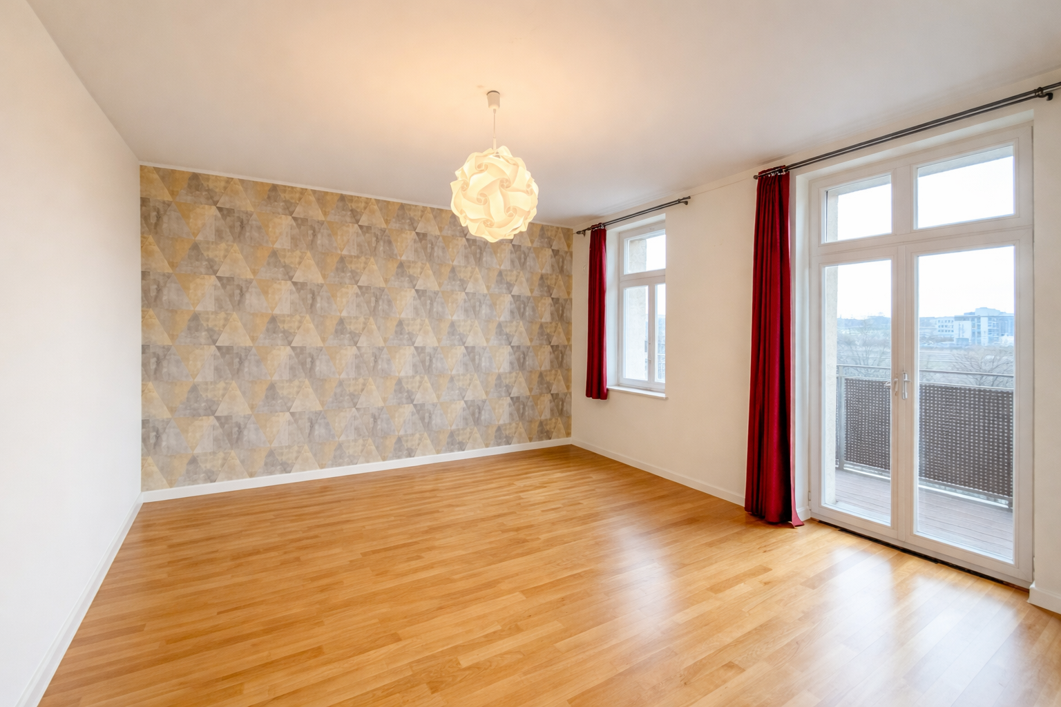 Bezugsfreie 2-Zimmer-Wohnung mit Balkon in ruhiger Seitenstraße