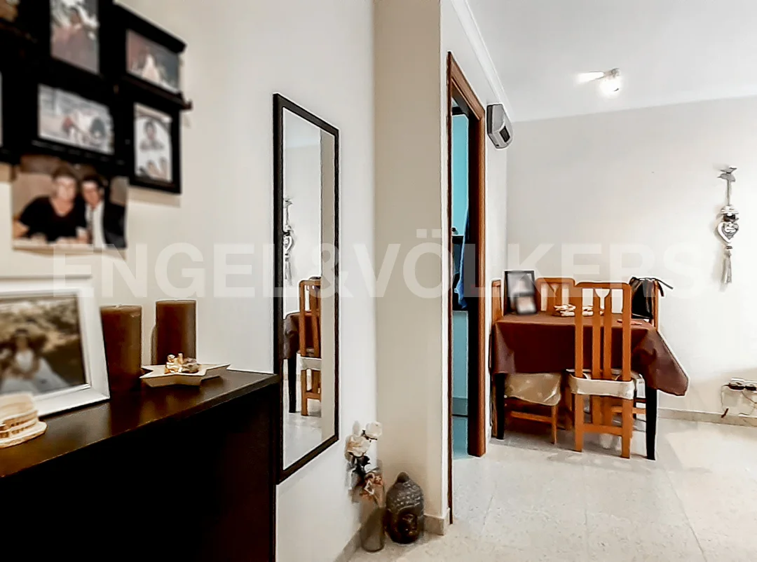 Central & bright apartment close to the beach