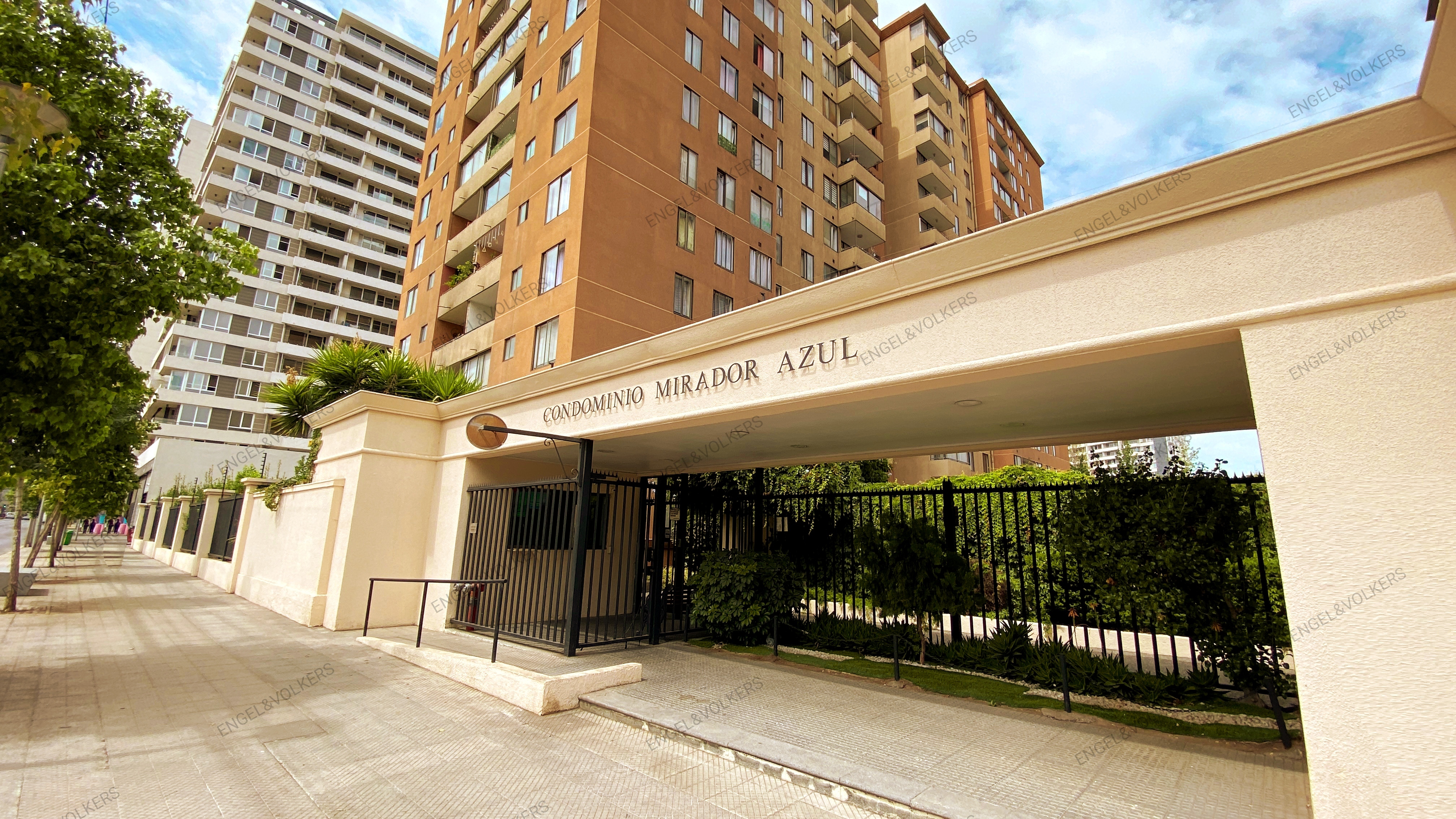 Arriendo 3D + 2B + Est. + Bod. / Metro Mirador