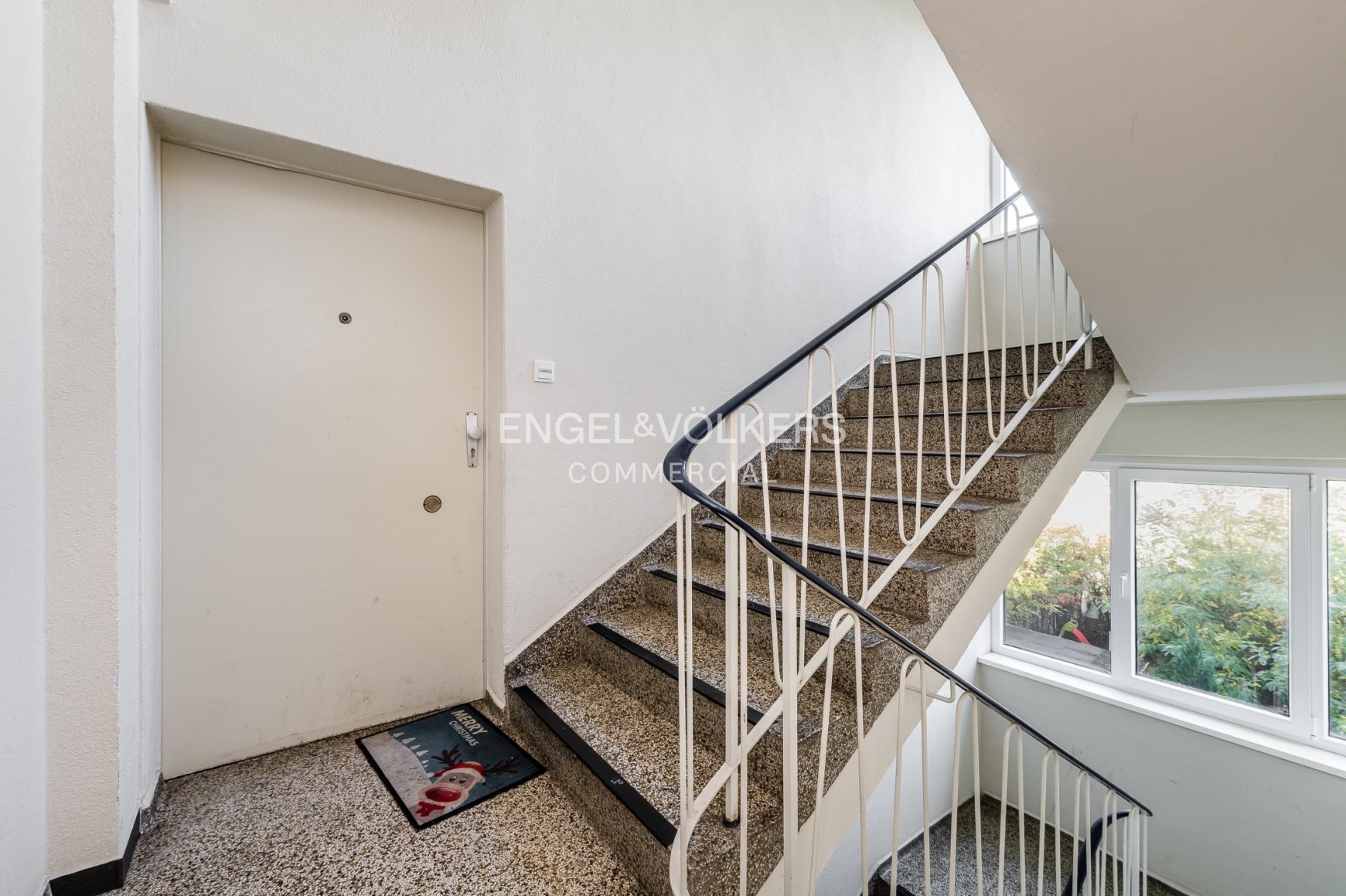 A multi-family residence in Berlin-Steglitz that is divided in the land registry