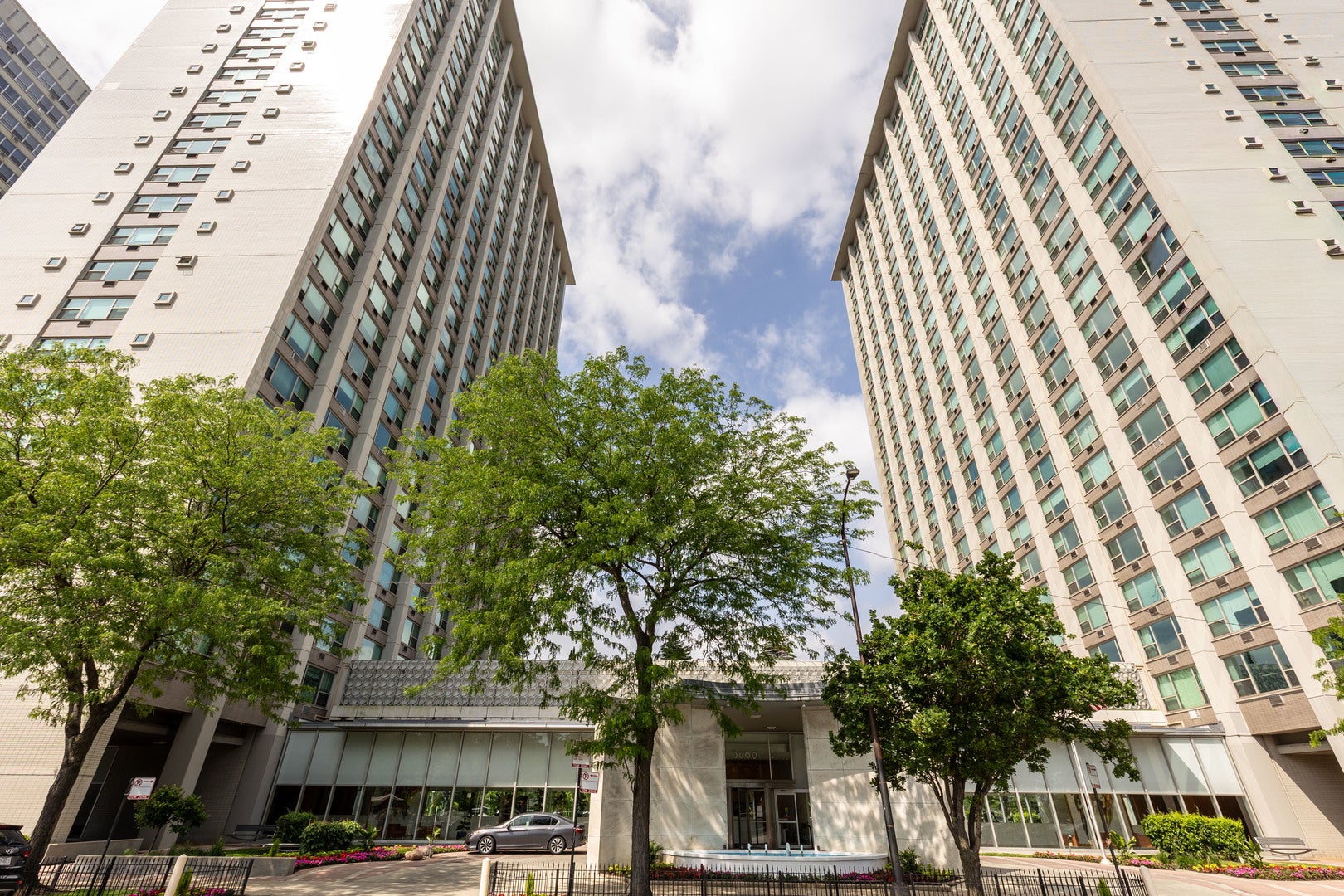 Beautifully Curated Condo in Prime East Lakeview