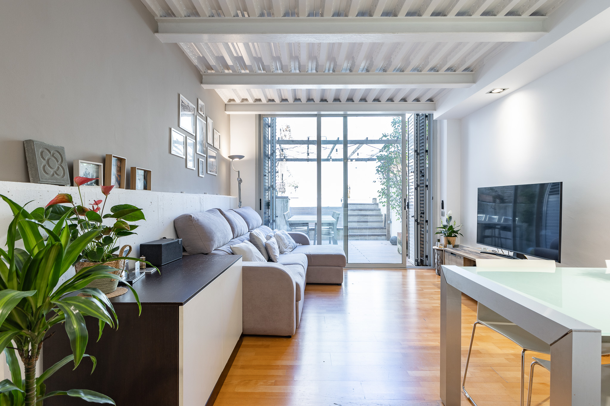 Exclusive one-of-a-kind designer home with terrace and solarium in the heart of Sants