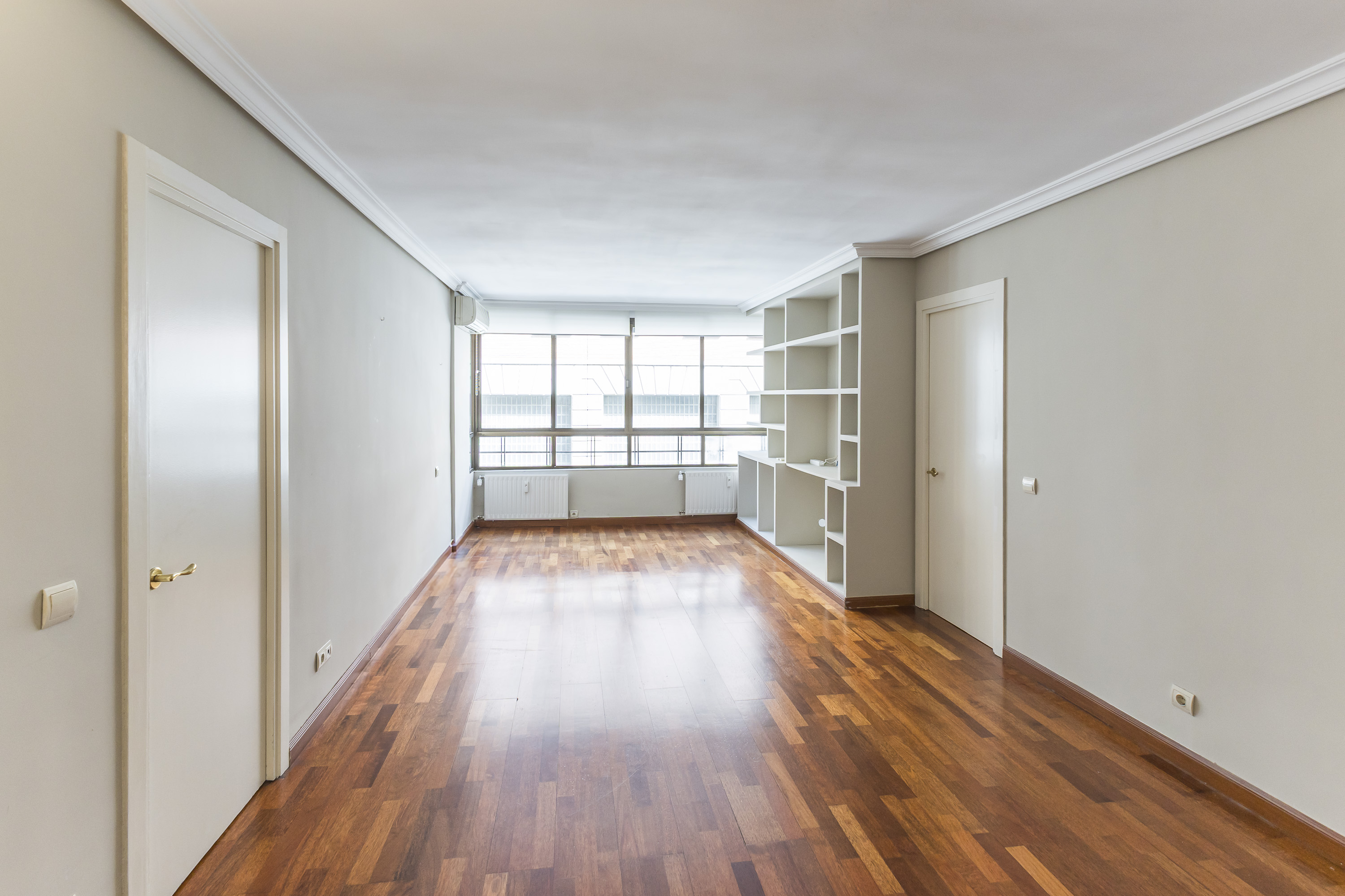 Exterior 2-bedroom apartment with parking and pool in Chamberí