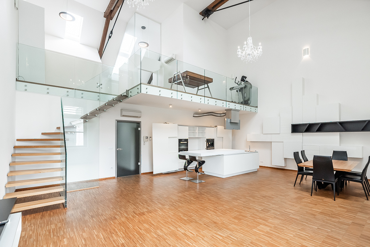 Pronájem loftu 3+kk s parkovacím stáním a nadstandardním vybavením