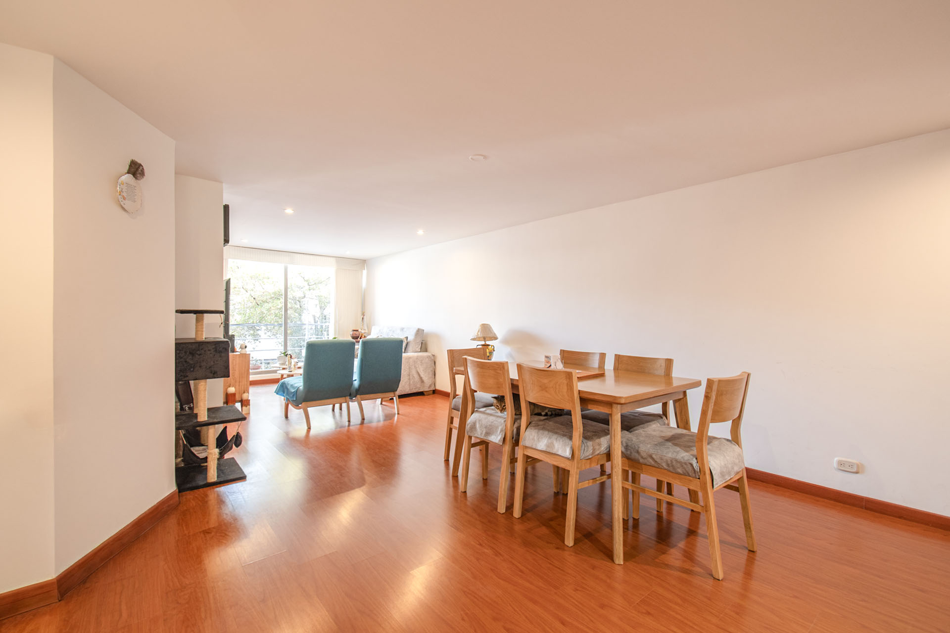 Apartamento con balcón para venta en Pasadena