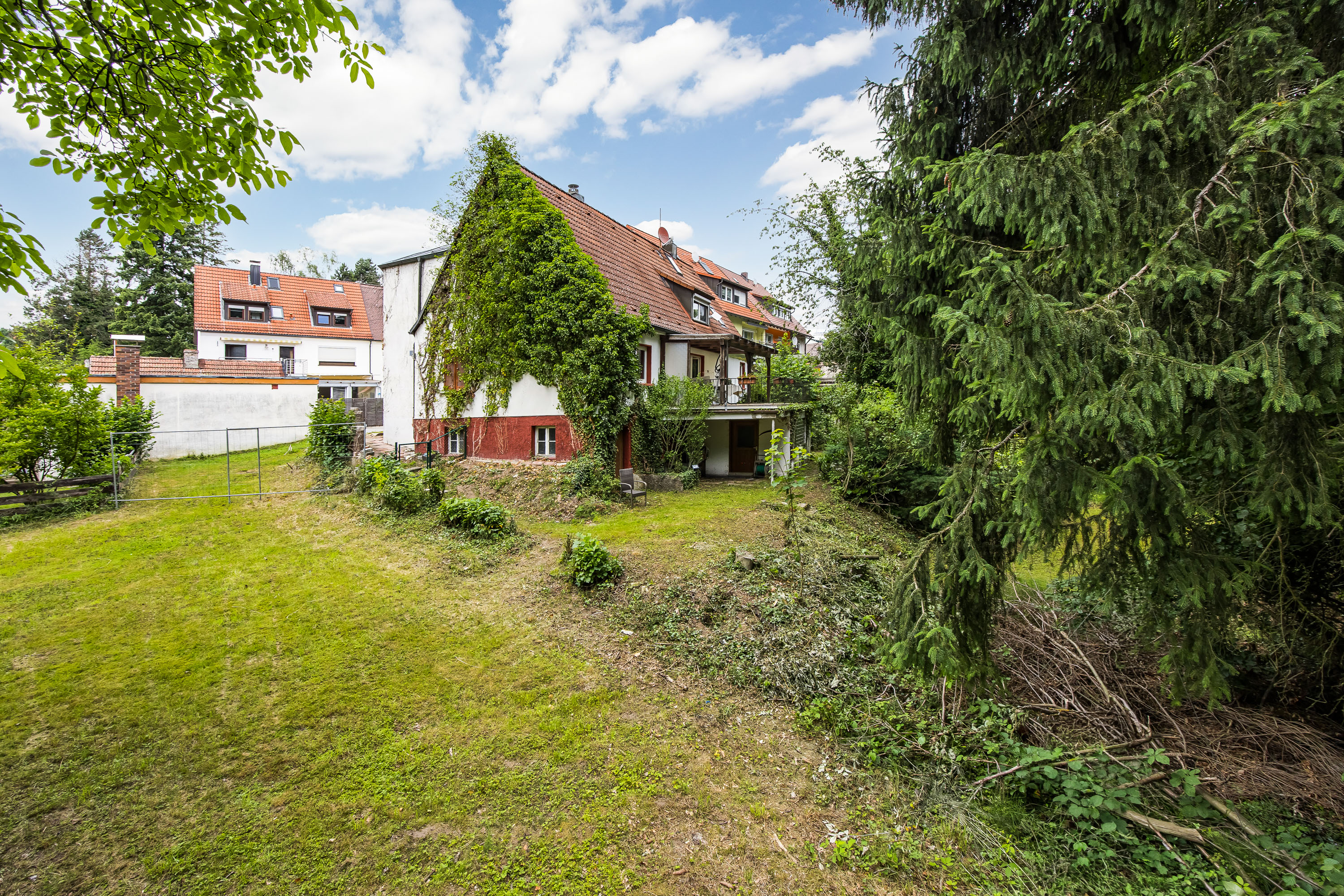 Wohnhaus mit Potenzial auf weitläufigem Grundstück in naturnaher Lage