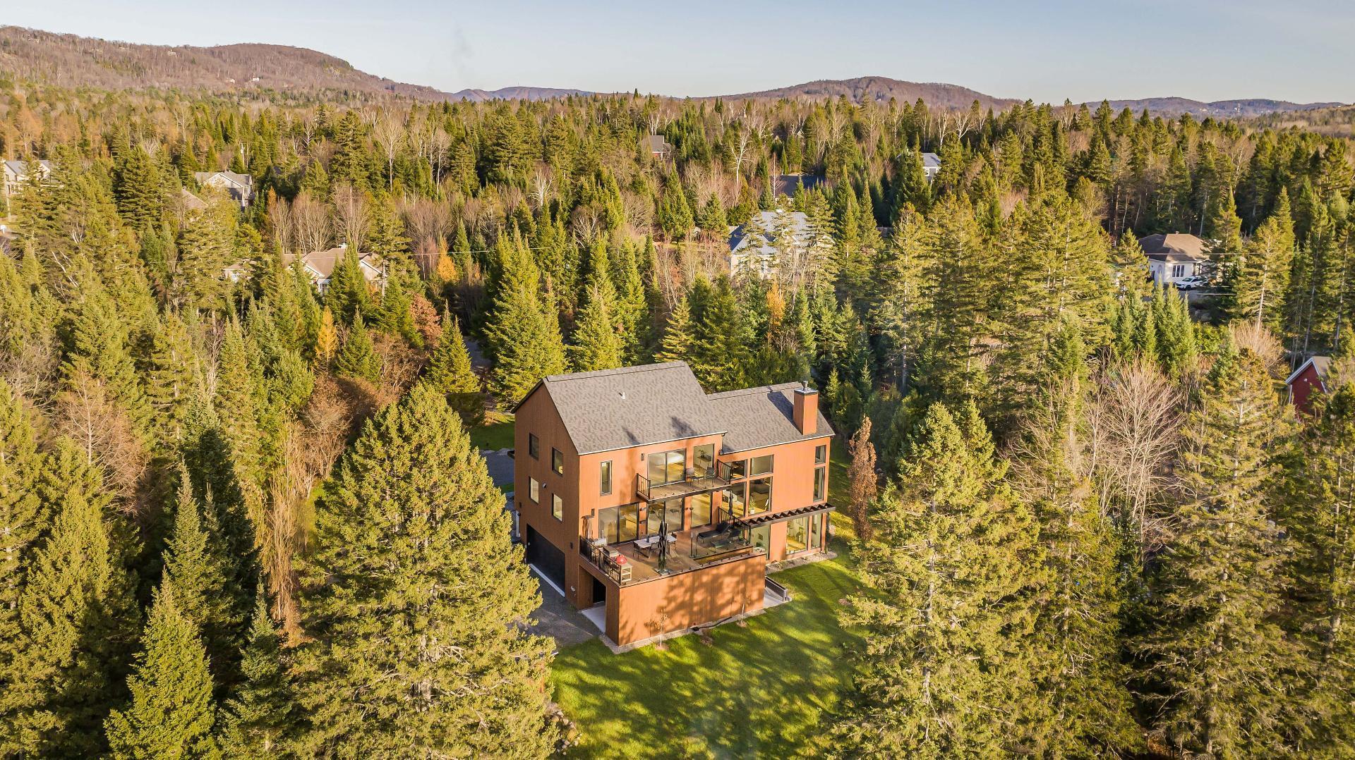 A true private retreat in the heart of the Laurentians