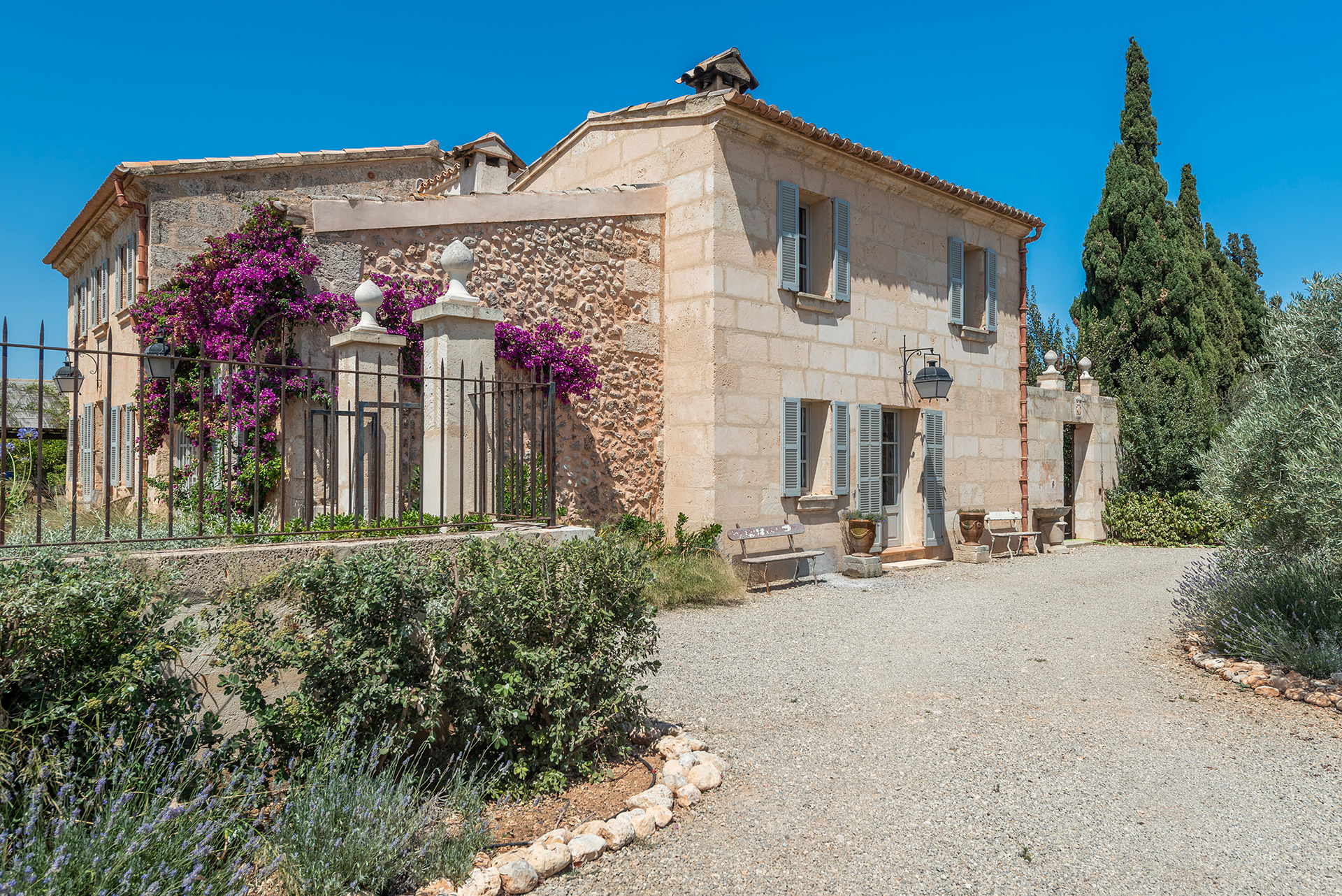 Luxury family residence with pool and guest house