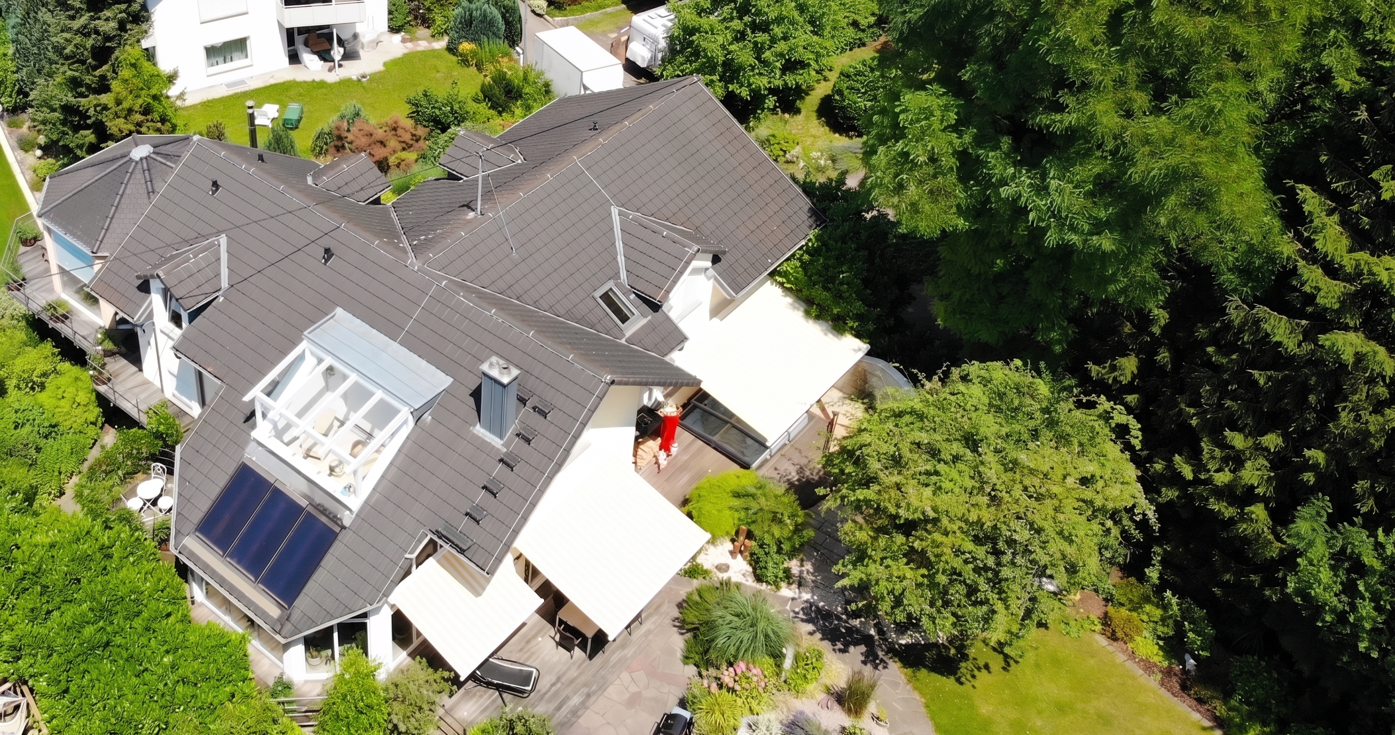 Exkl. Luxusvilla mit Naturpool, Wellnessbereich & Traumgarten in ruhiger Bestlage von Offenburg