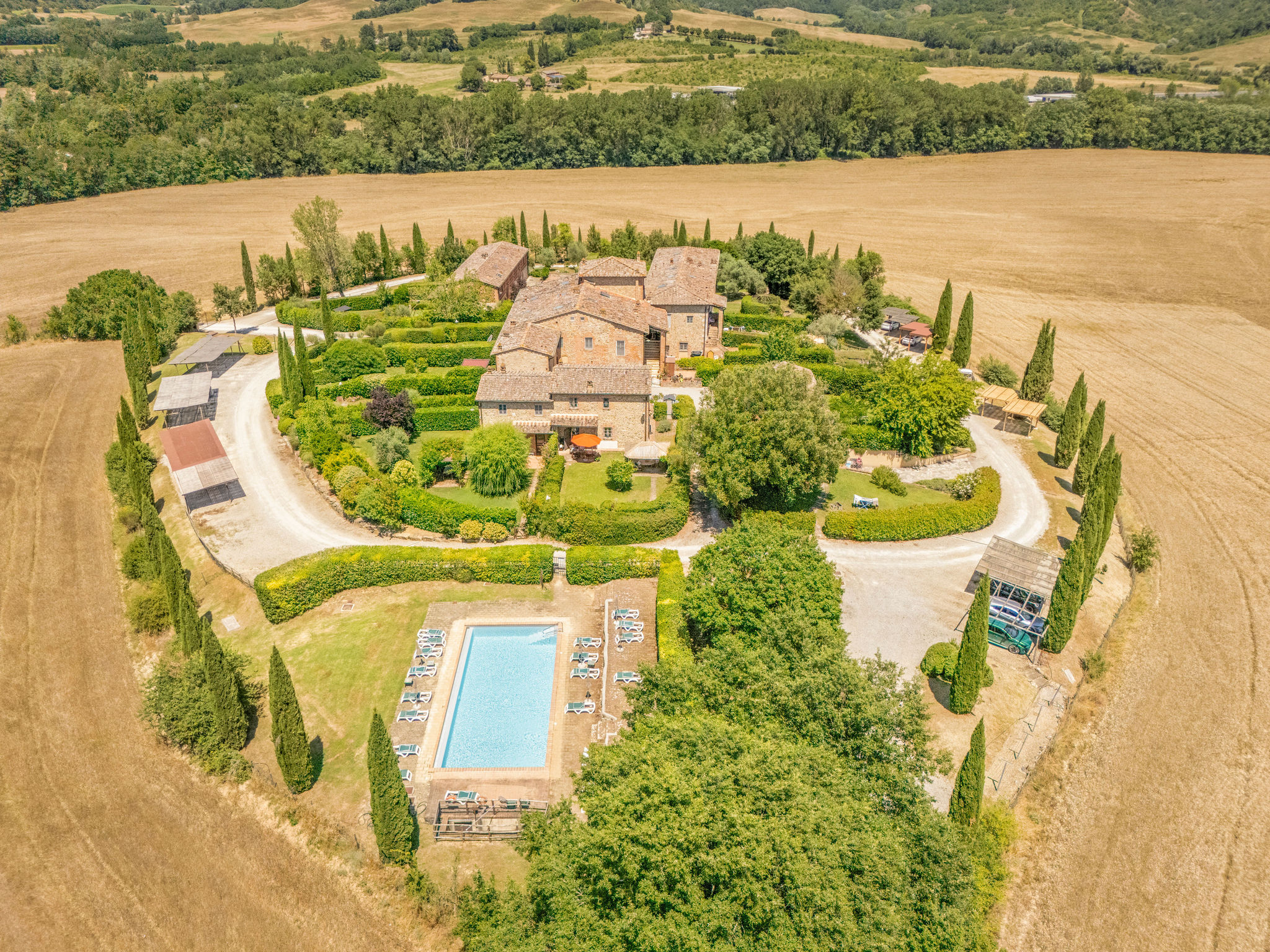 The charm of the Crete Senesi in a unique residence with a garden, hot tub, and swimming pool