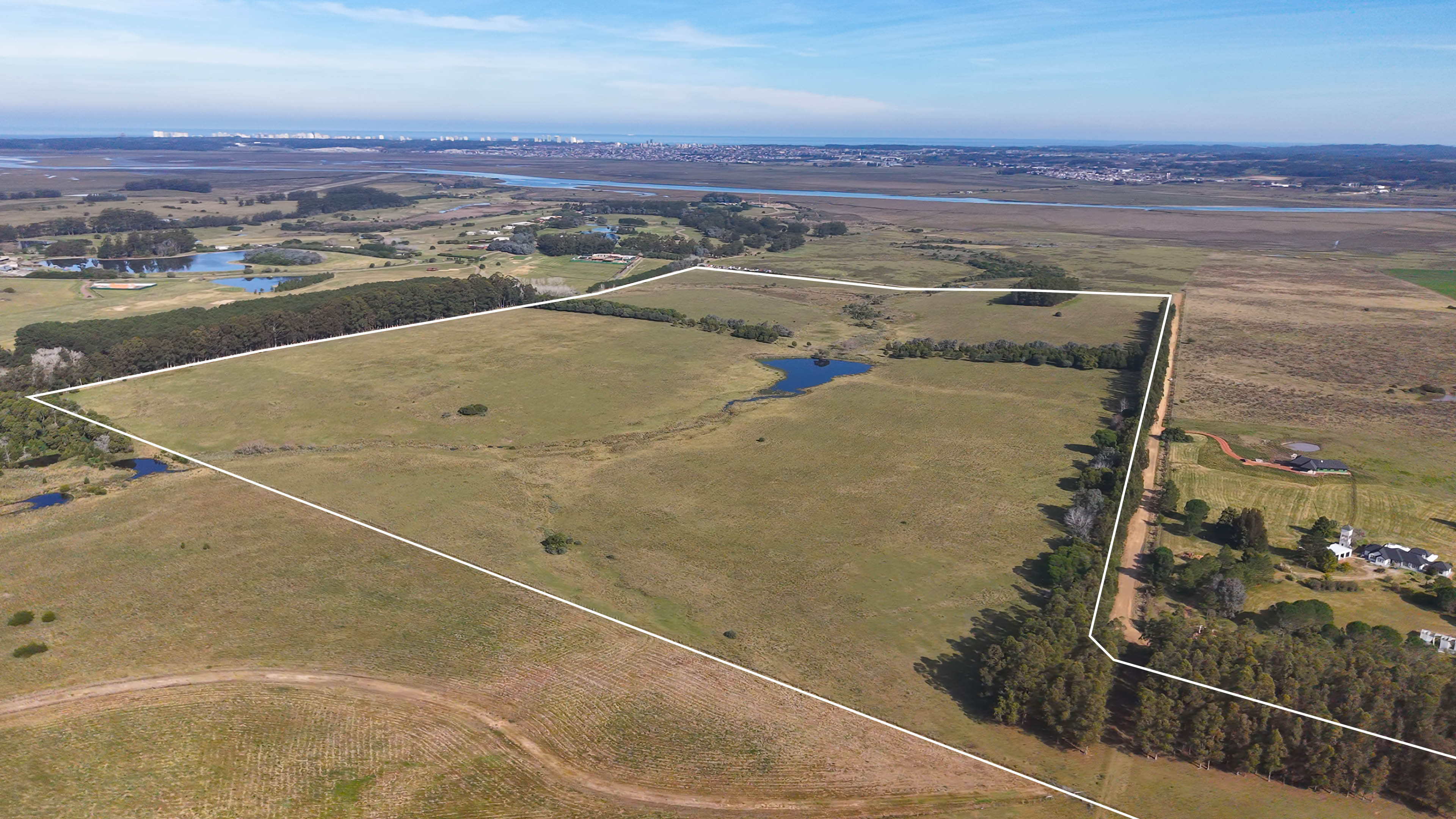 63-hectare farm in La Barra, Eguzquiza Road