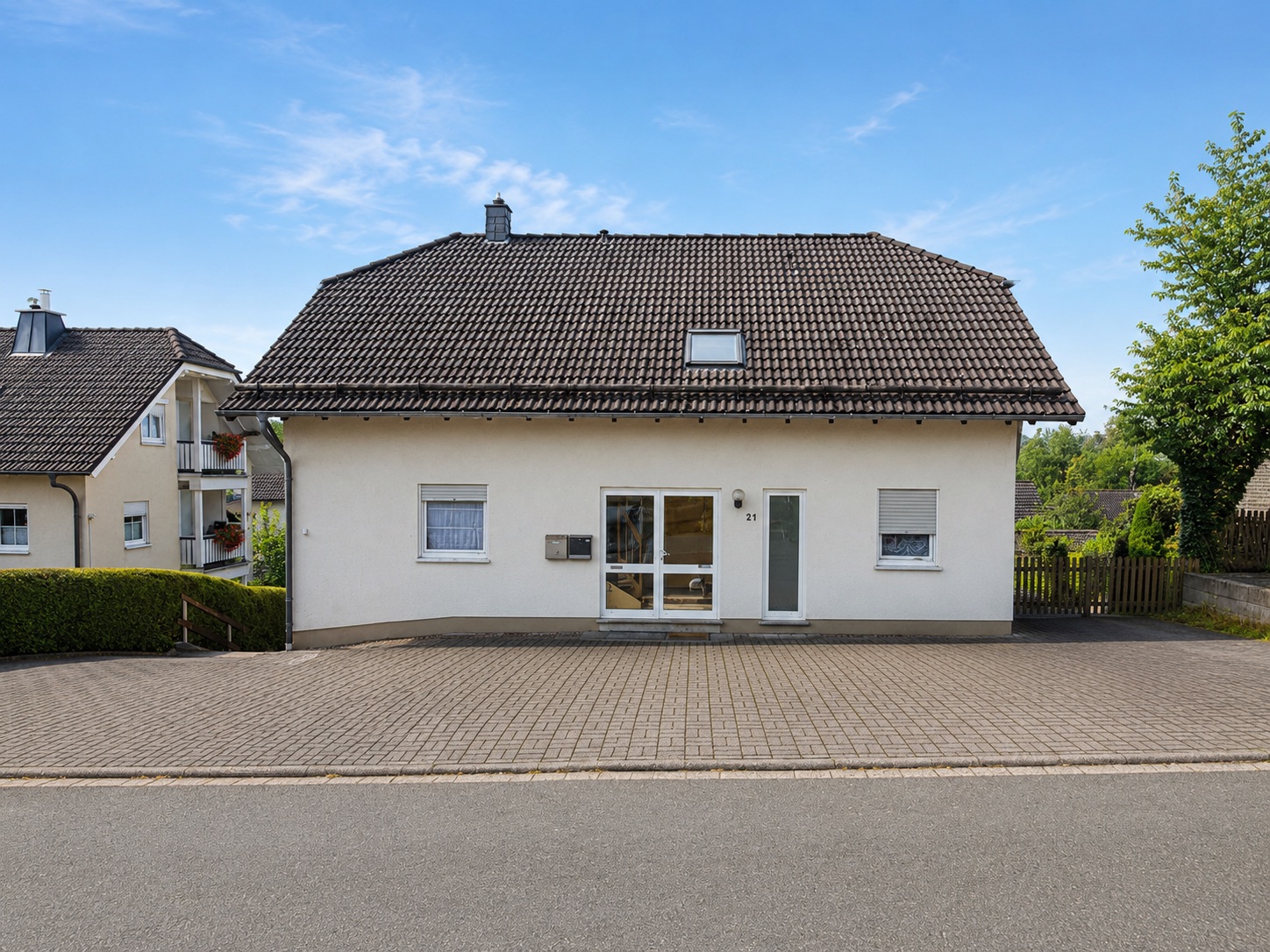 Gepflegte 4-Zimmer-Eigentumswohnung mit Balkon, Gartenanteil und zwei Stellplätzen in Wenden