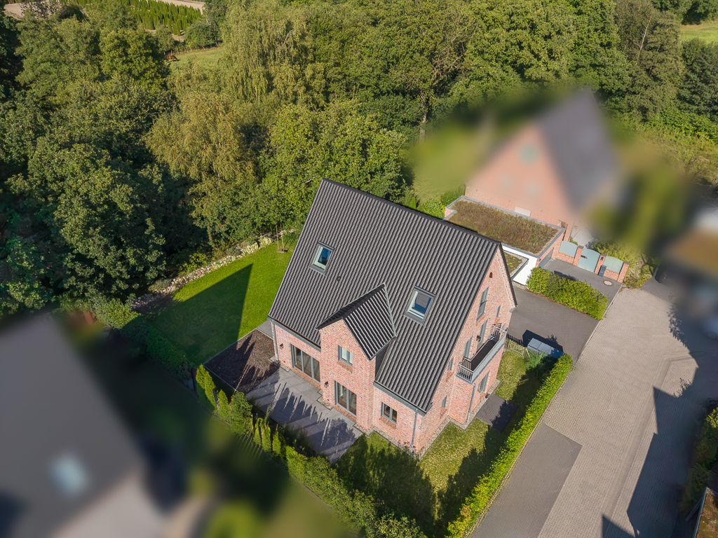 Exklusives Familienhaus Neubau A+  in idyllischer Feldrandlage