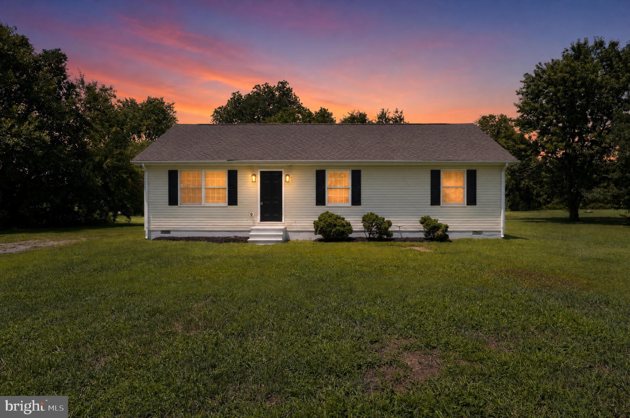 Renovated Rancher with Modern Finishes & Spacious Yard