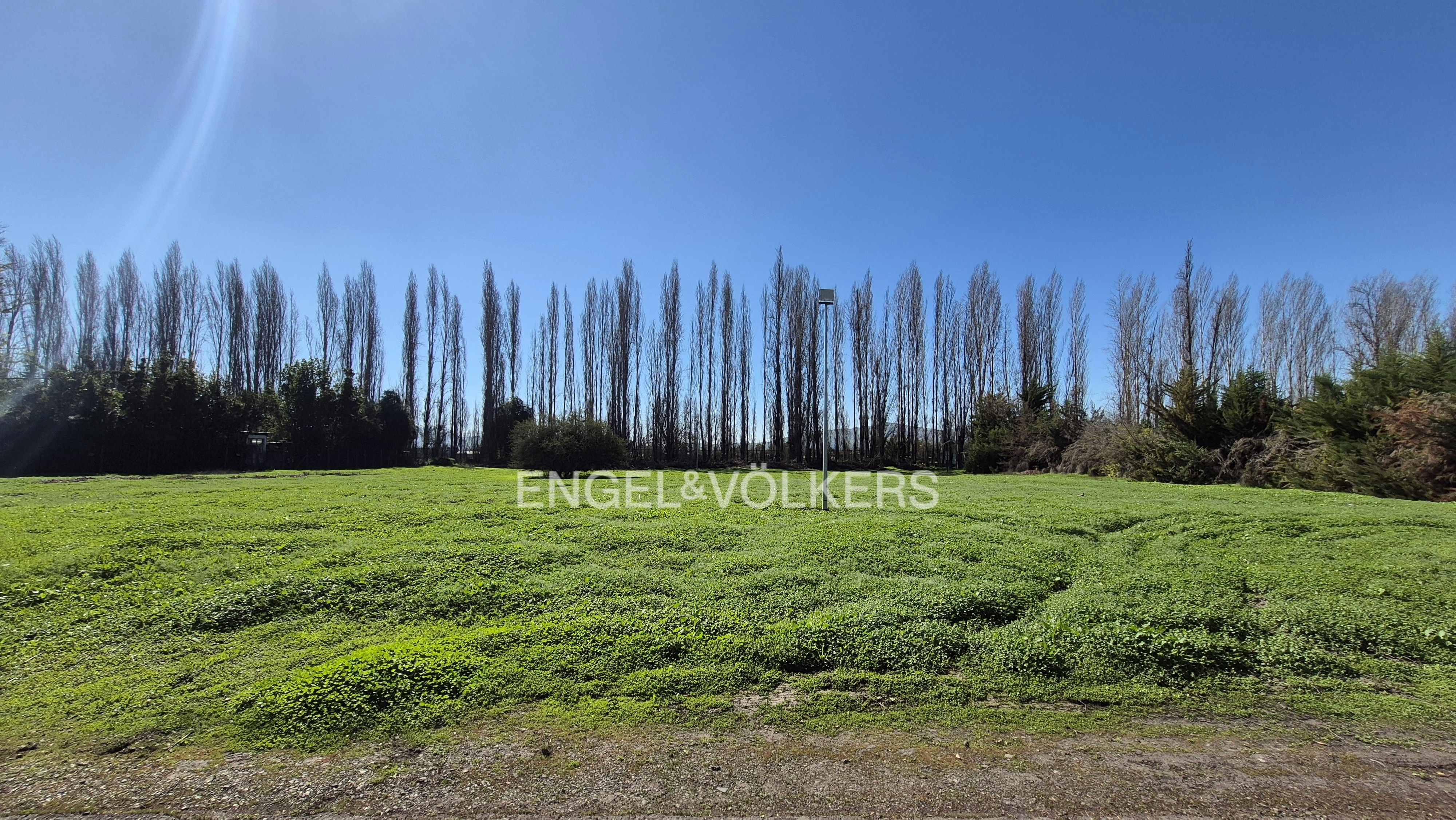 Gran sitio de 5.292 m² en condominio consolidado y seguro